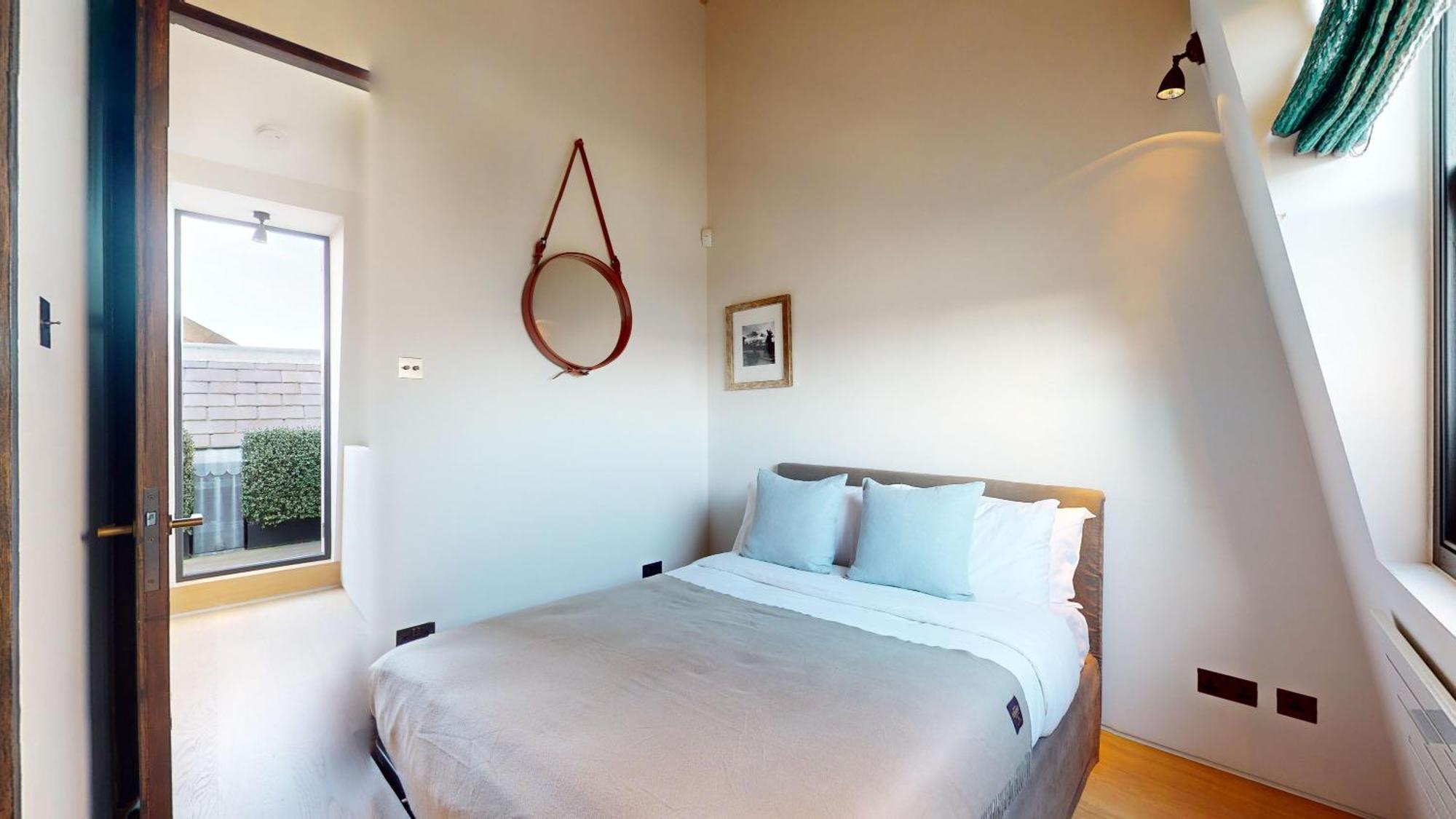 Cadogan Square 5 - Bedroom Penthouse Apartment