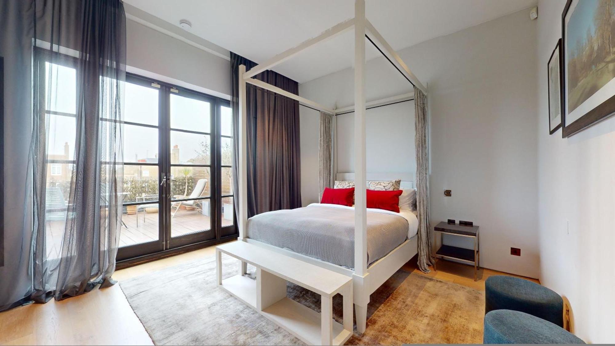 Cadogan Square 5 - Bedroom Penthouse Apartment London