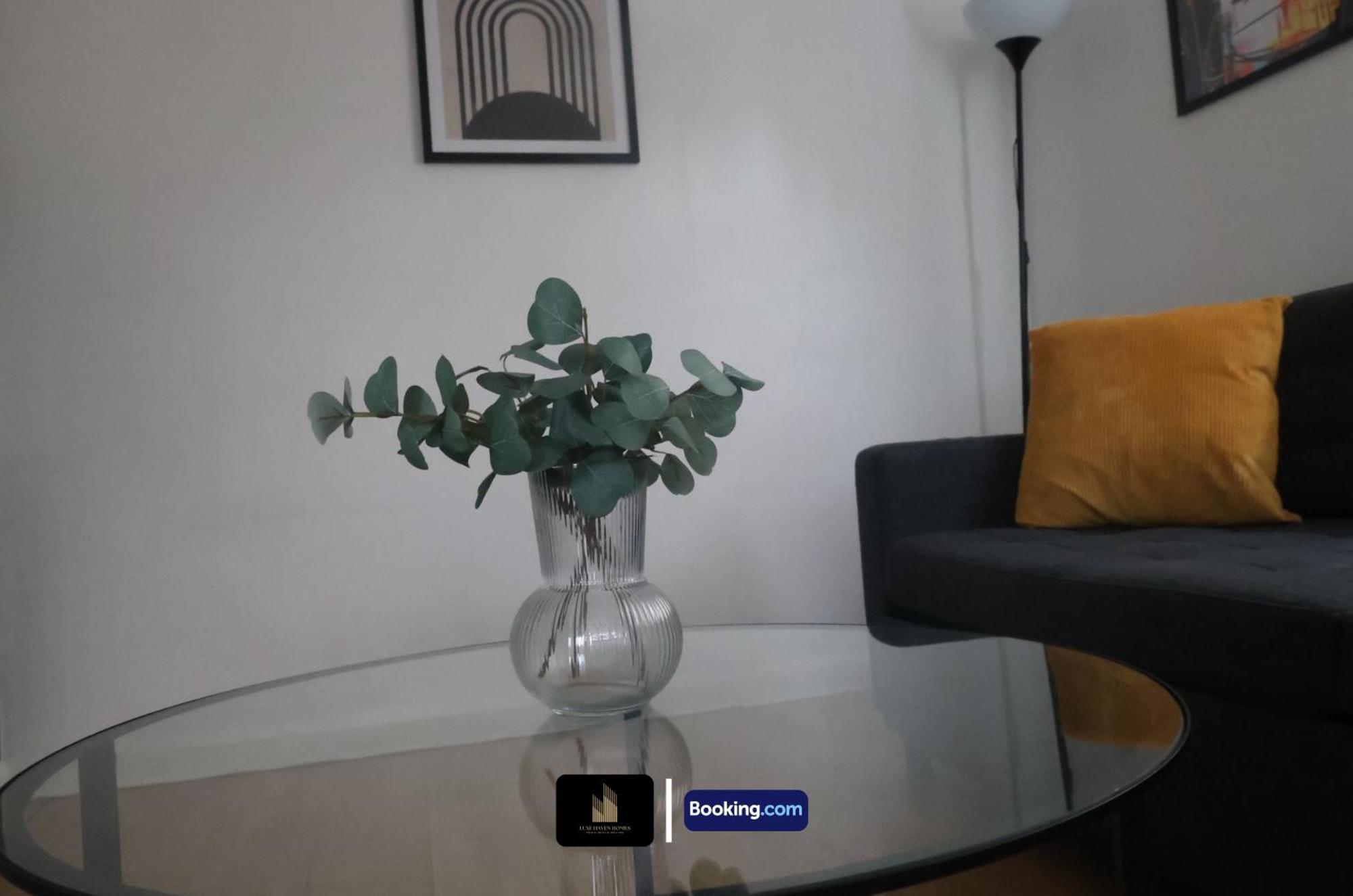 Stylish 2 Bedroom By Luxe Haven Homes Short Lets & Serviced Canning Town Greater With Free Wifi Apartment London