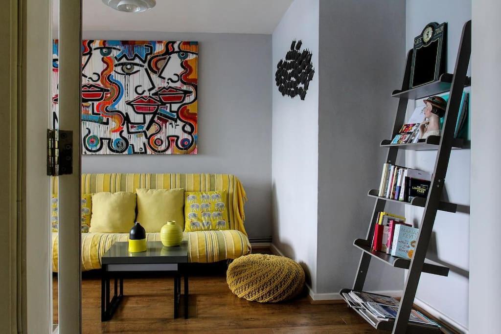 Angel, Bright & Colorful Flat Apartment London