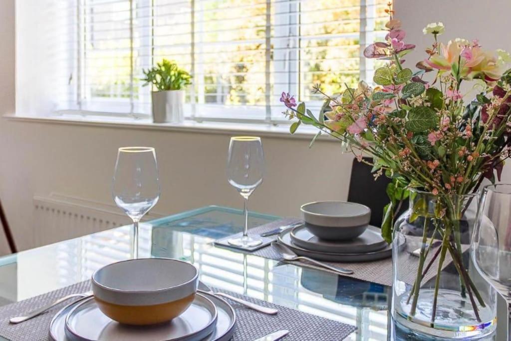 Spacious 2 Bedroom In * Londra