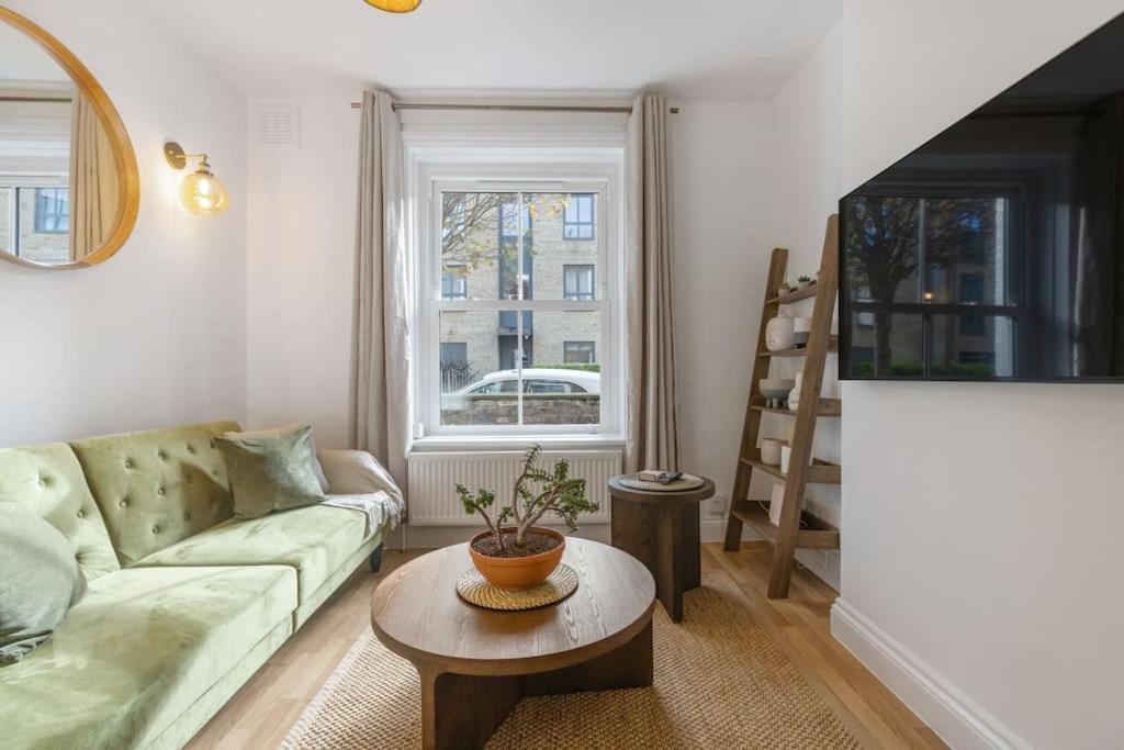 King's Cross Townhouse - Contemporary Garden Flat * London