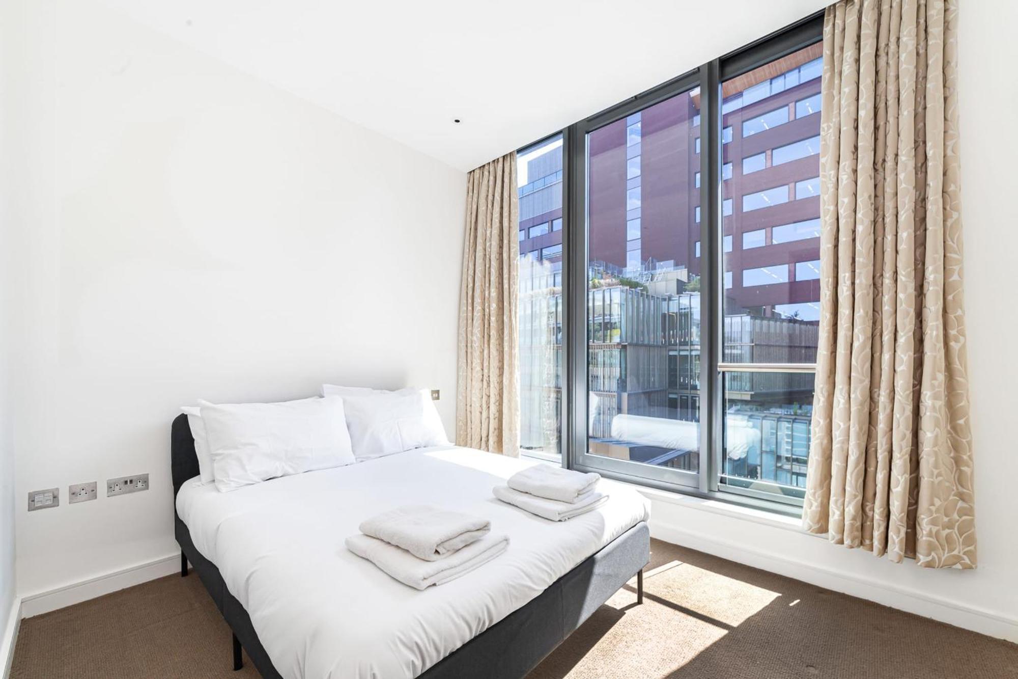 Luxury Penthouse Overlooking The Thames Apartment London