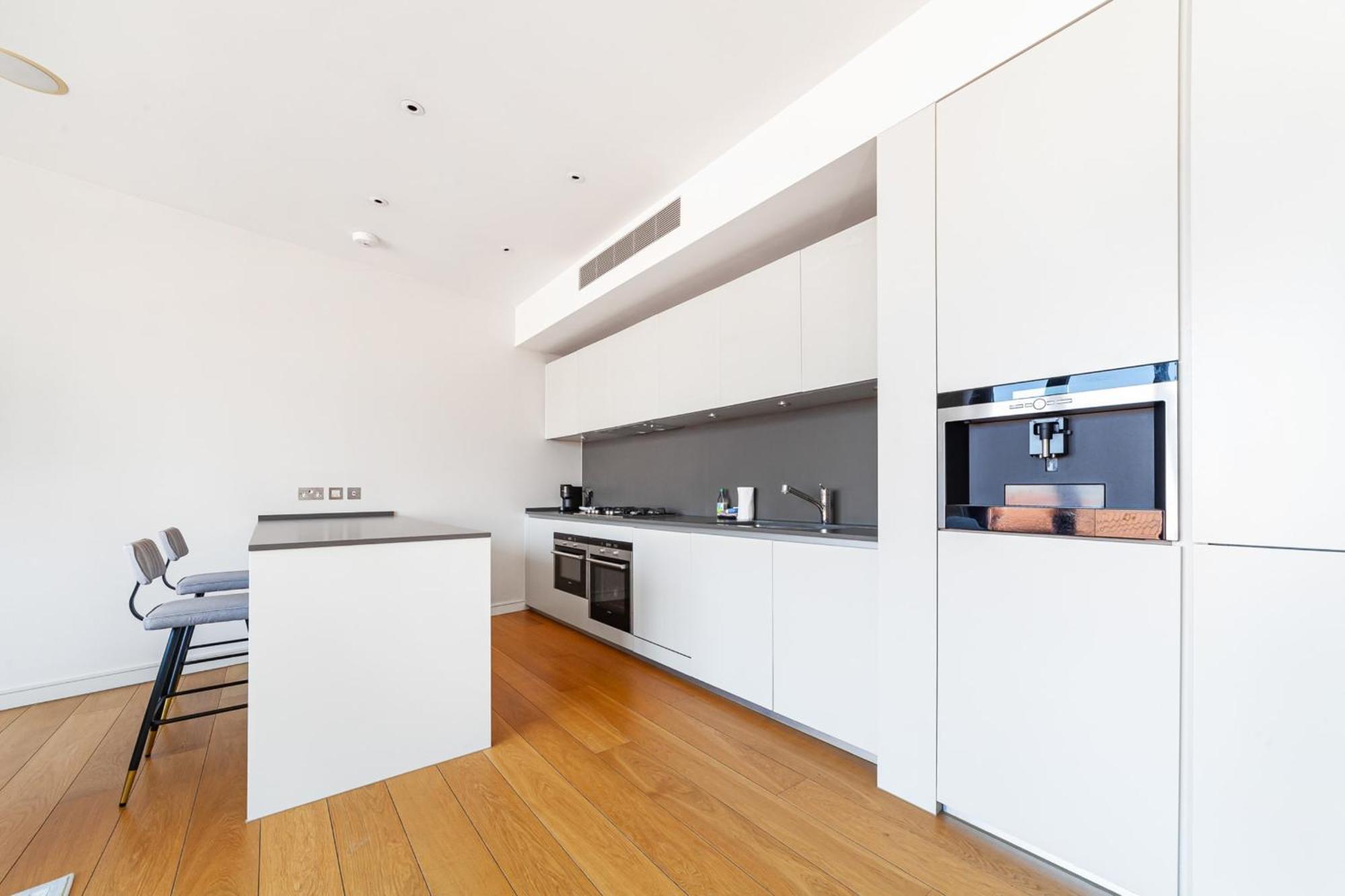 Apartment Luxury Penthouse Overlooking The Thames