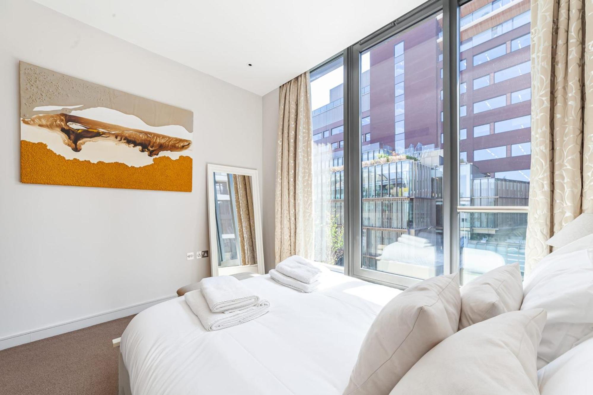 Luxury Penthouse Overlooking The Thames *