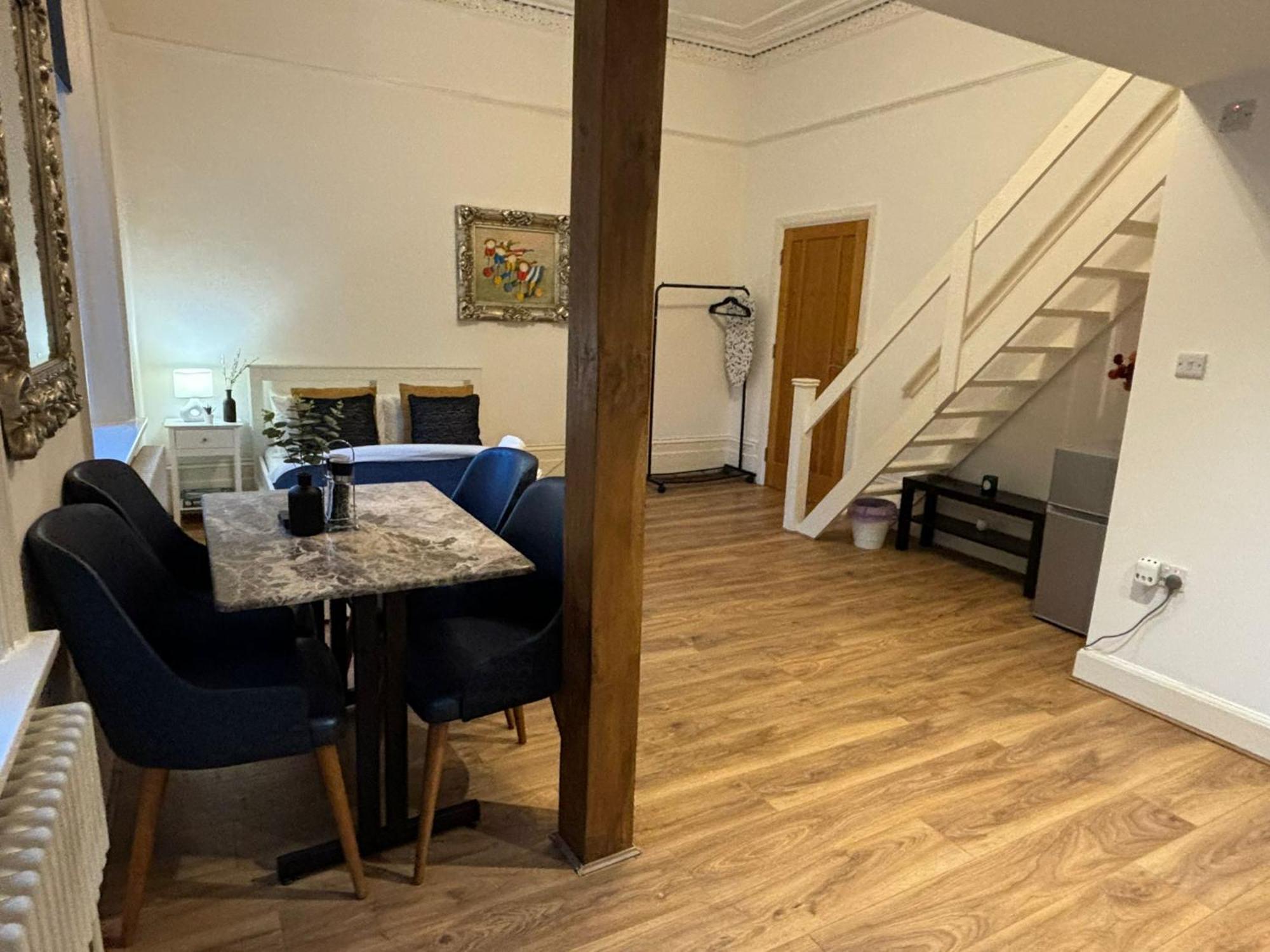 Zee Homes W6 Apartment London