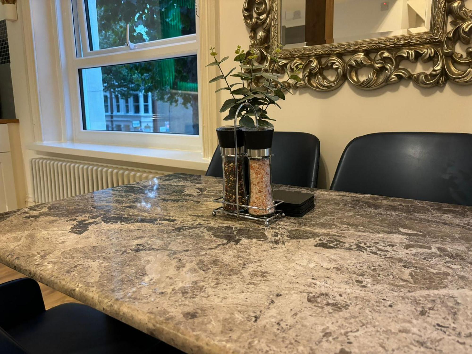 Zee Homes W6 Apartment London