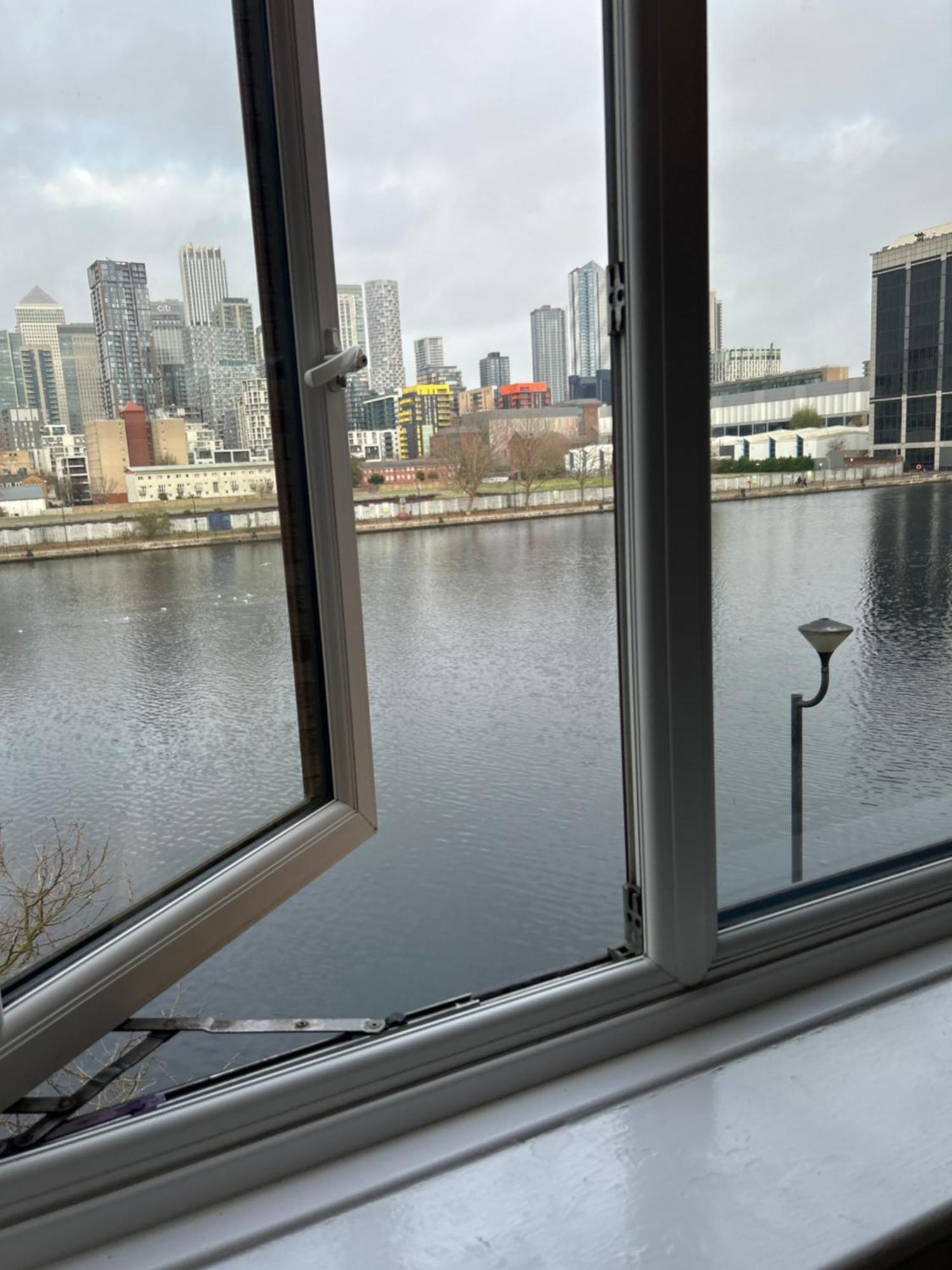 Beautiful View Near Canary Wharf Appartement Londen
