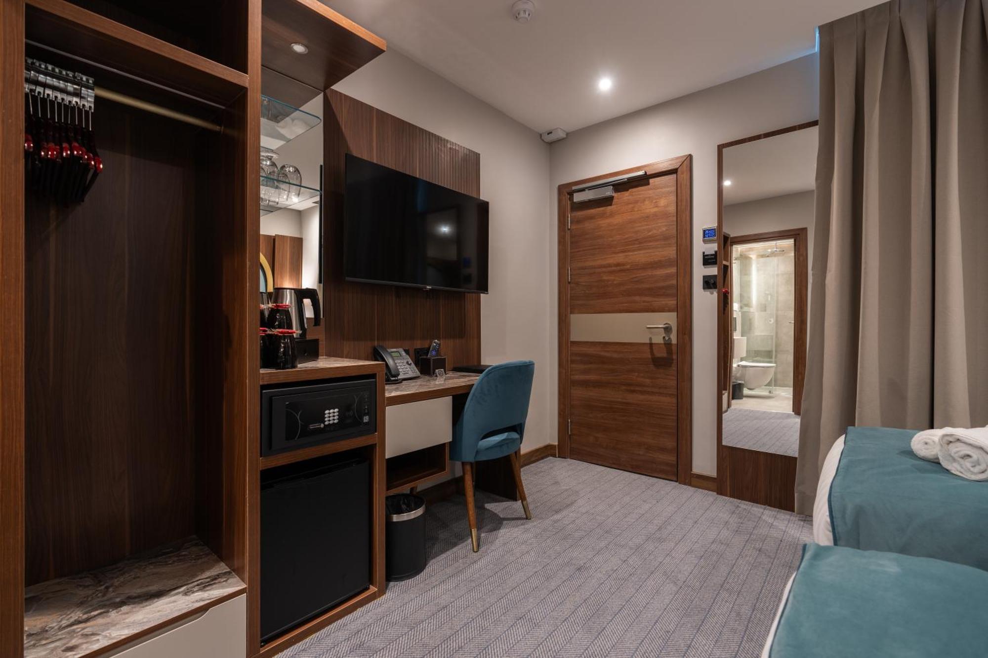 St 4* London