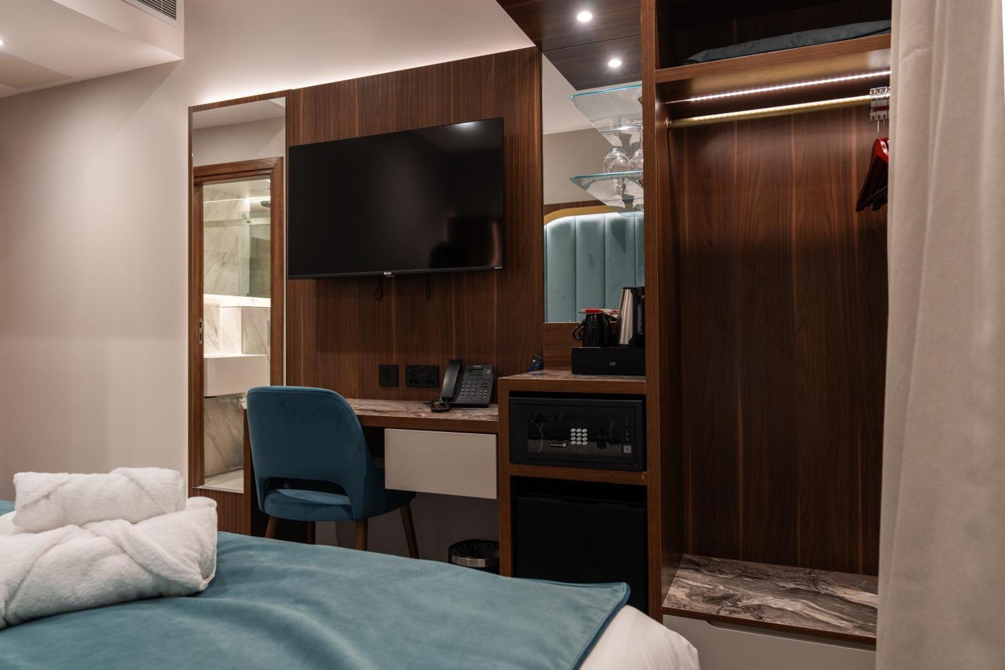 St 4* London