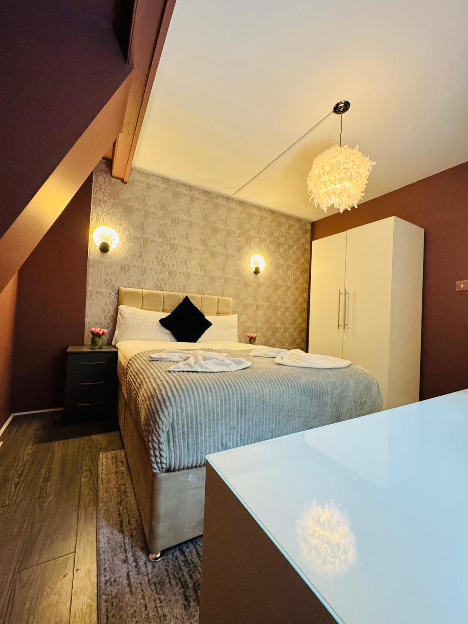 Eye 3 Bedroom Apartment London