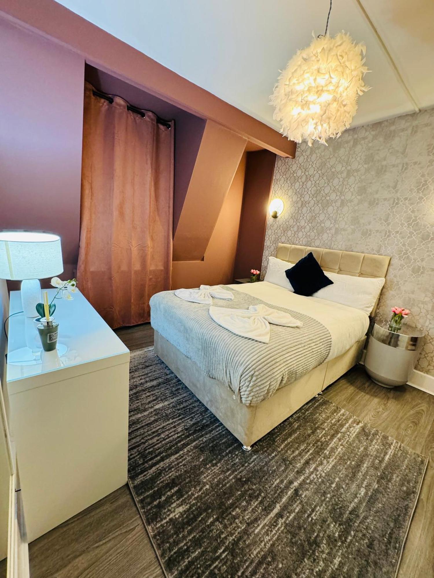 Eye 3 Bedroom Apartment London