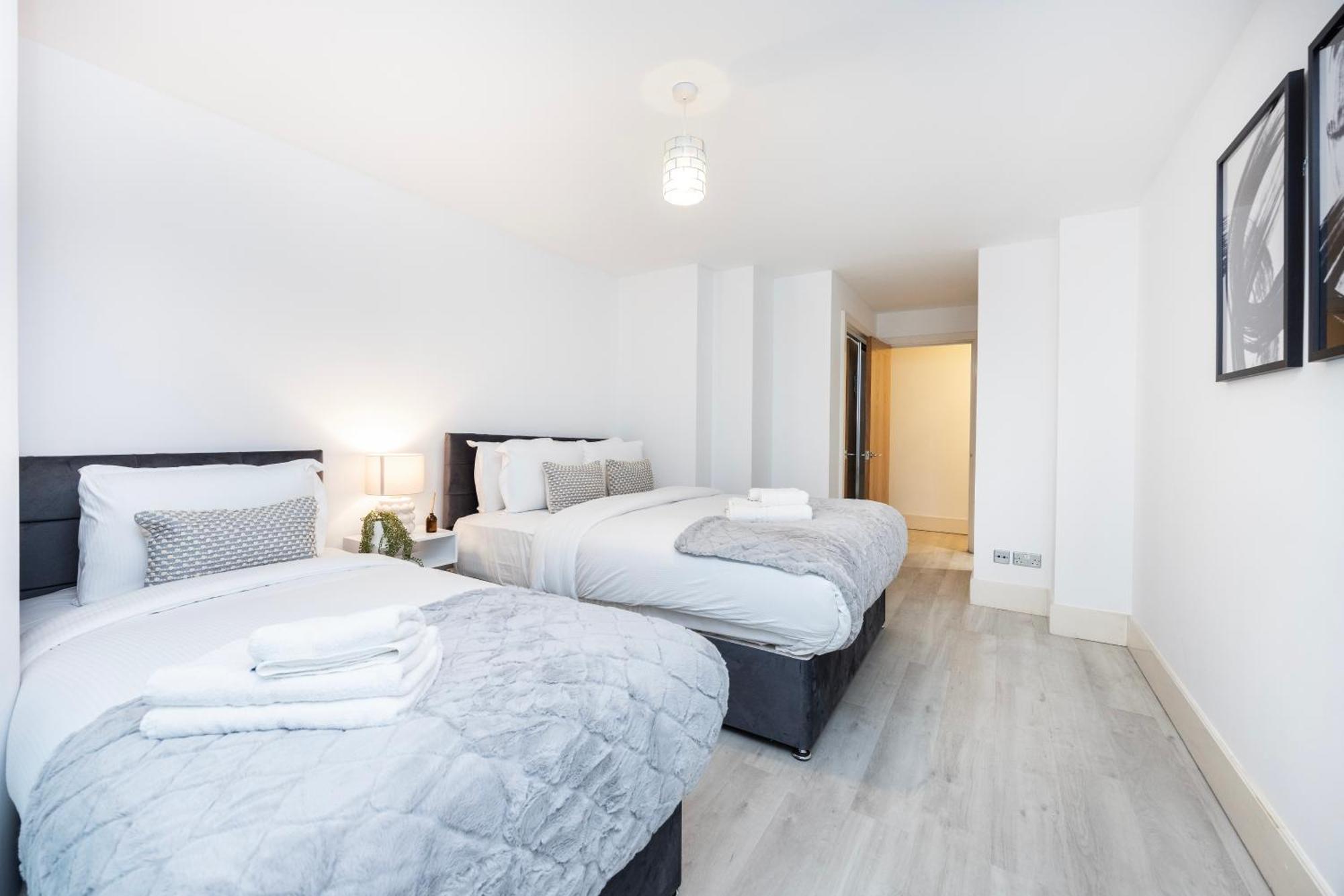 Welcomestay St Georges Wharf Apartment *