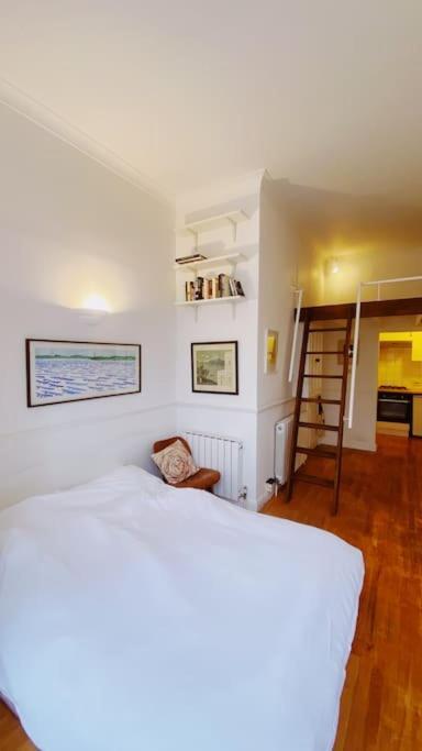 Artist In Notting Hill * London