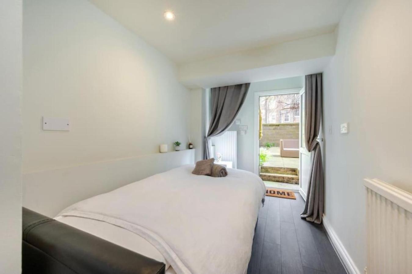 Kensington - Two Bedroom With Garden * London