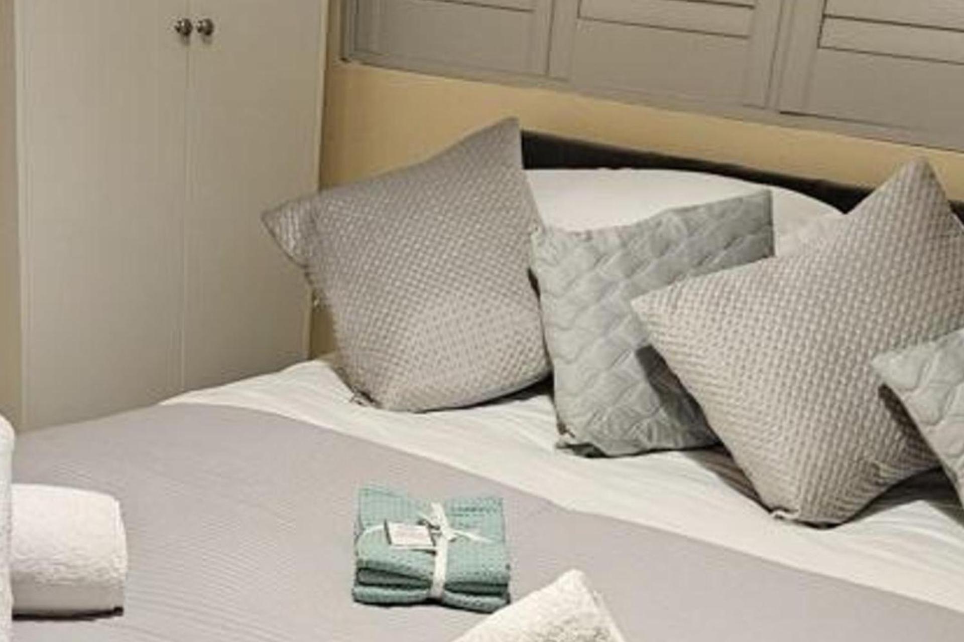 Appartement Cockfosters - - Sleeps 3 - Near Underground Londen
