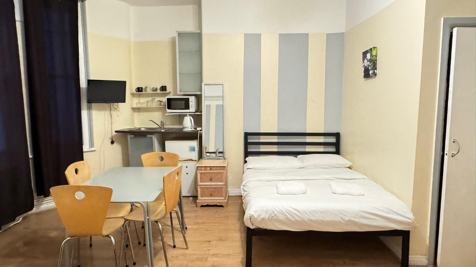 Collingham Place Apartment