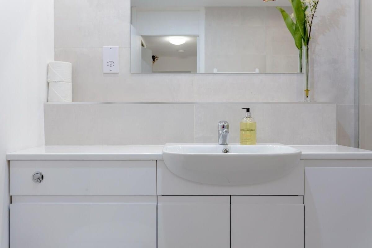 Kensington Gardens 2 Bedroom Flat With A Balcony Holiday home