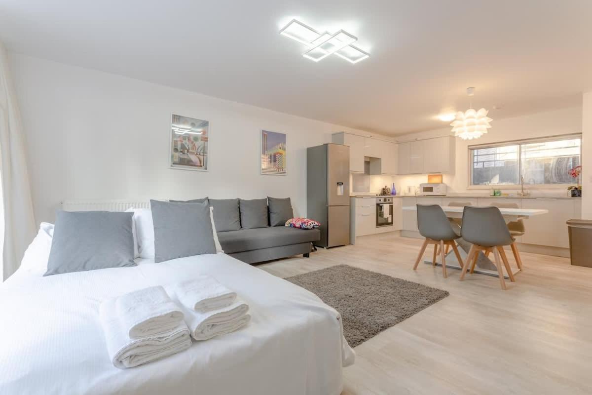 Kensington Gardens 2 Bedroom Flat With A Balcony Holiday home