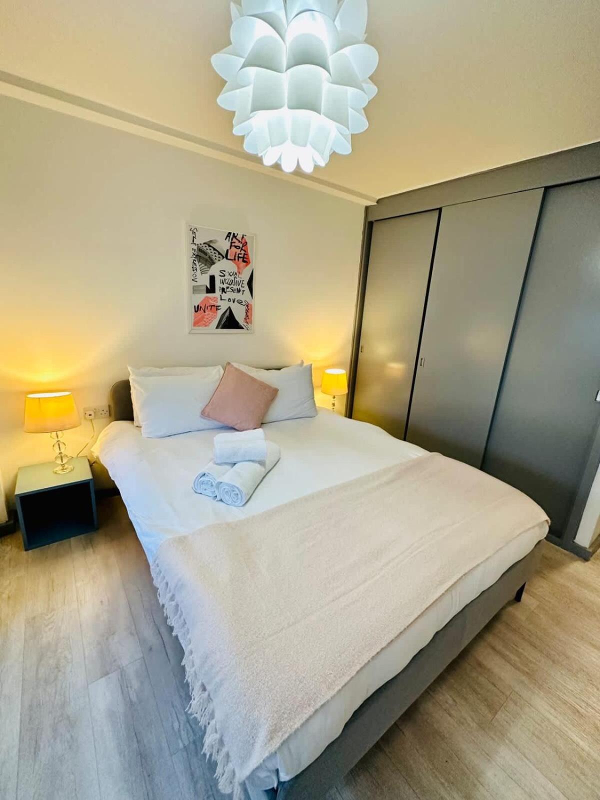 Kensington Gardens 2 Bedroom Flat With A Balcony Holiday home *