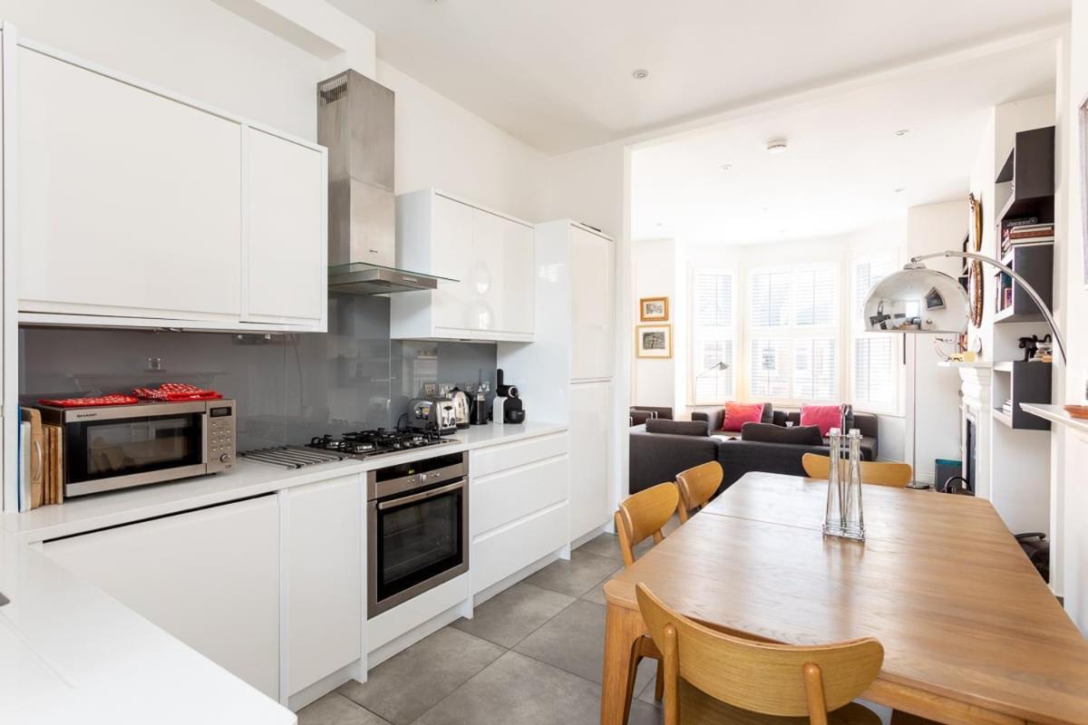 Lägenhet Spacious Near Portobello Road London