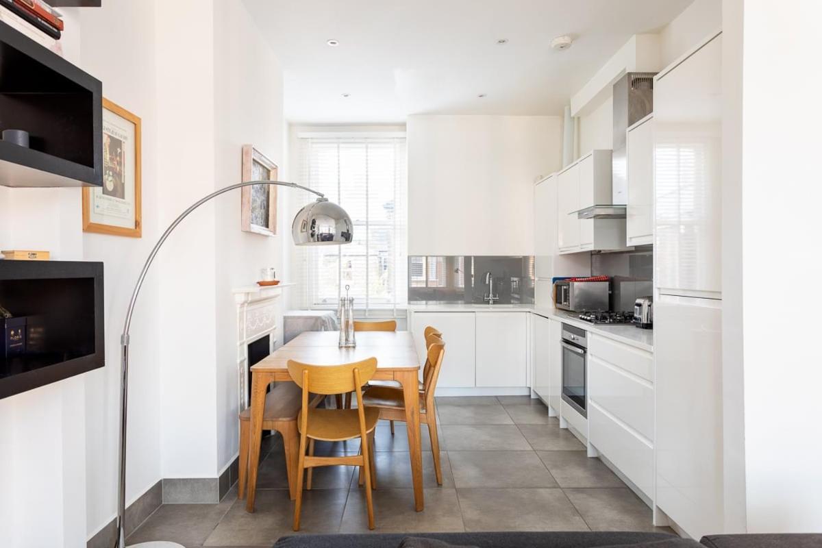 Lägenhet Spacious Near Portobello Road *