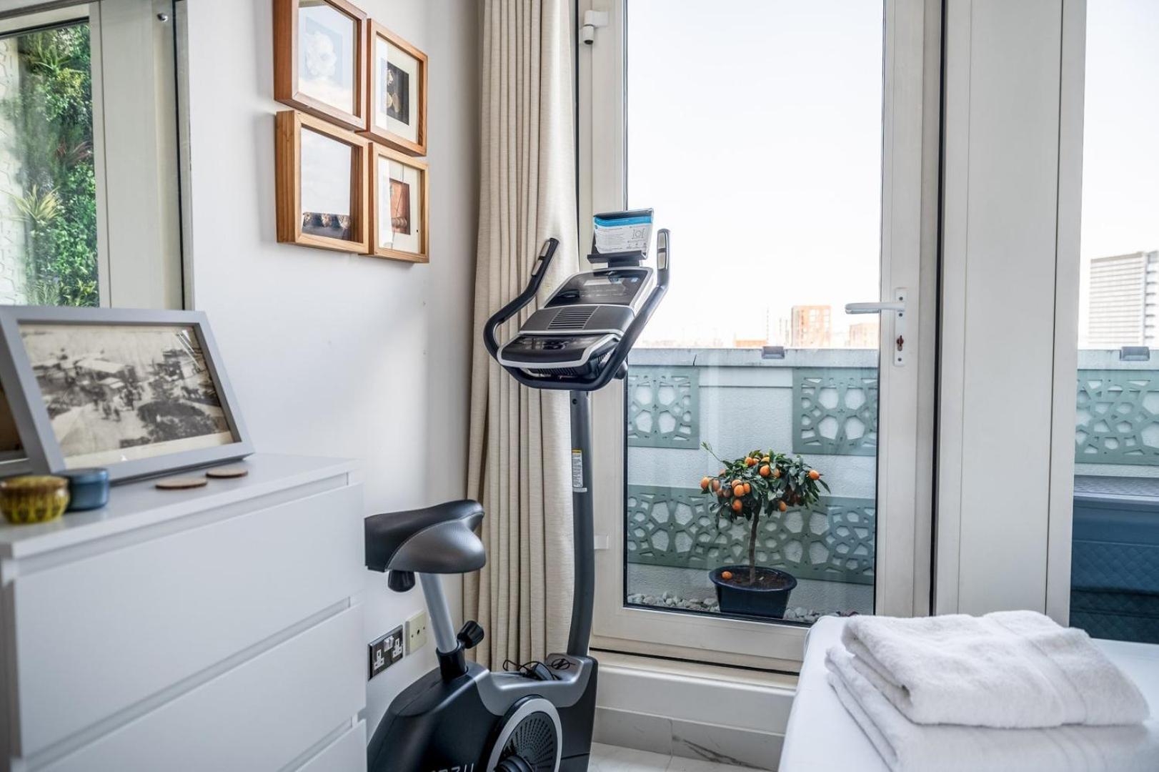 Canary Wharf Retreat With Free Secure Parking Leilighet