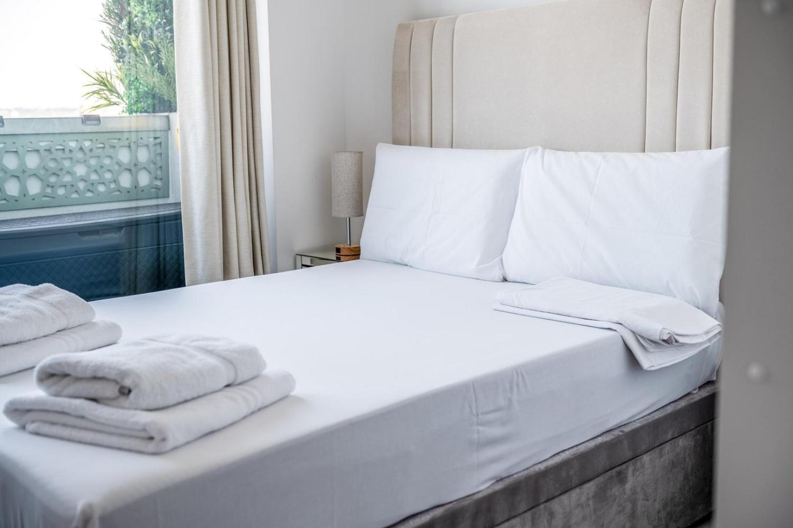 Canary Wharf Retreat With Free Secure Parking Leilighet