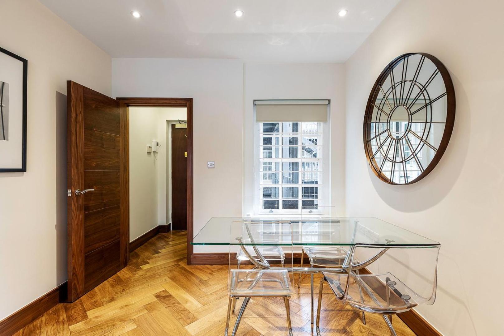 Apartment Colourful South Kensington London