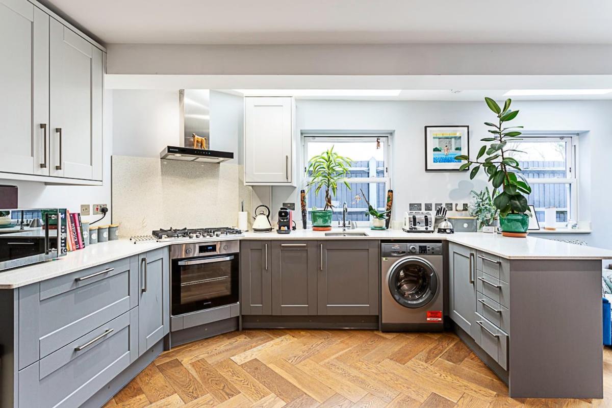 Appartement Modern And Spacious Colliers Wood Londen