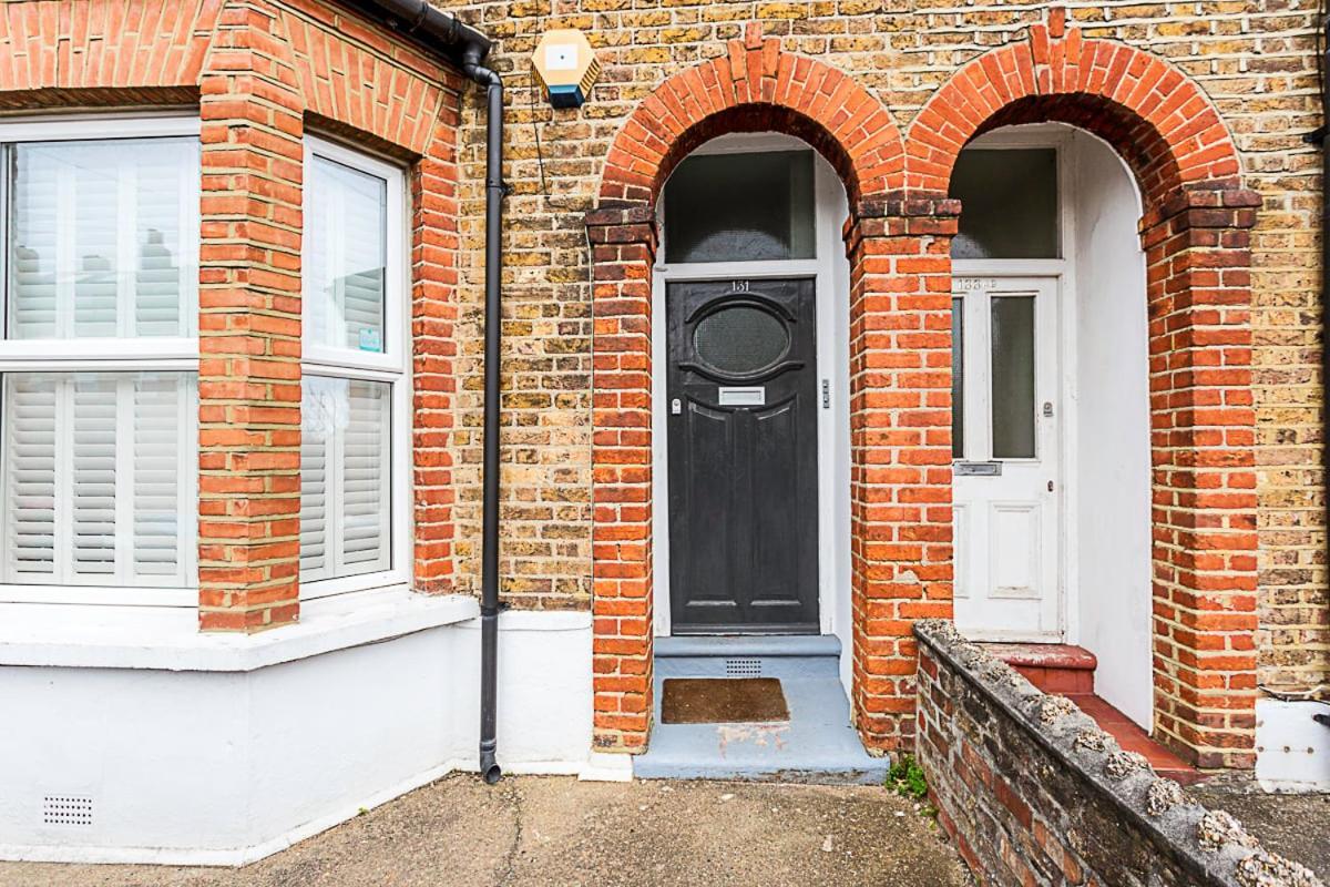 Appartement Modern And Spacious Colliers Wood Londen