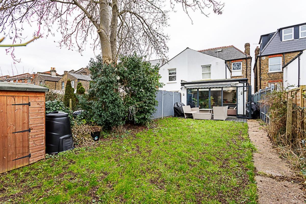 Appartement Modern And Spacious Colliers Wood Londen