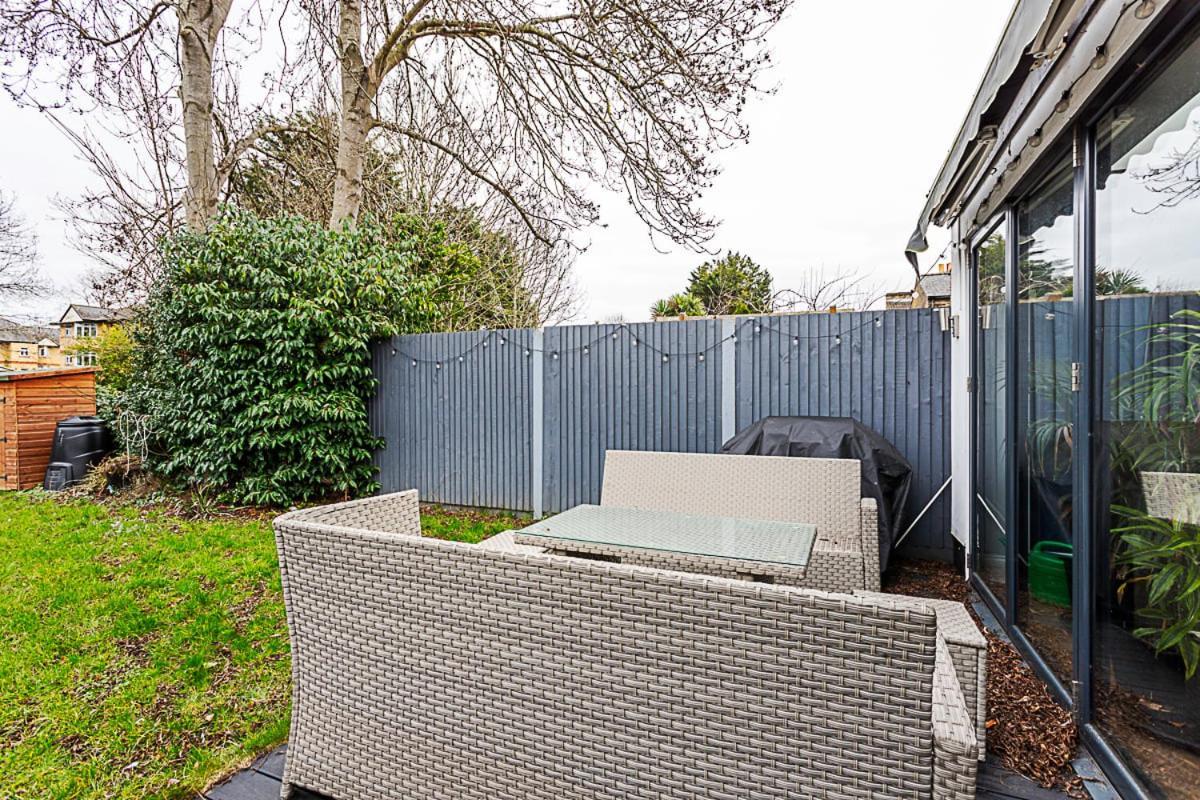 Appartement Modern And Spacious Colliers Wood
