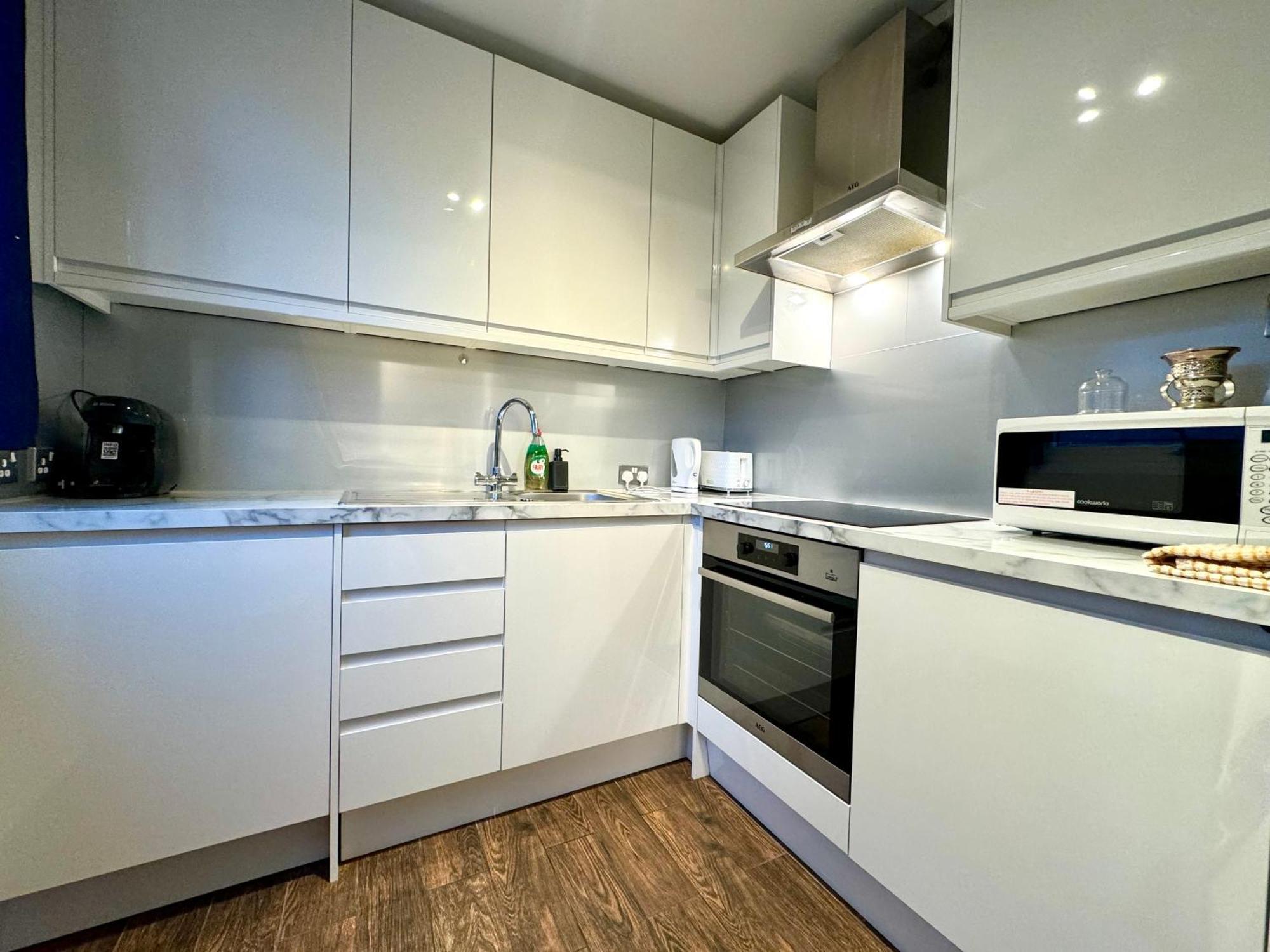 Spacious 1 Bedroom Edgware Road * Londen