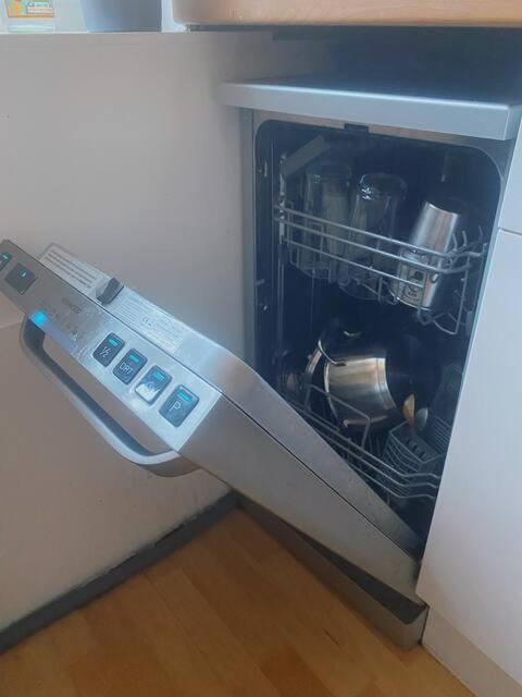 Beautiful 1 Bedroom Near Fields And Victoria Park *