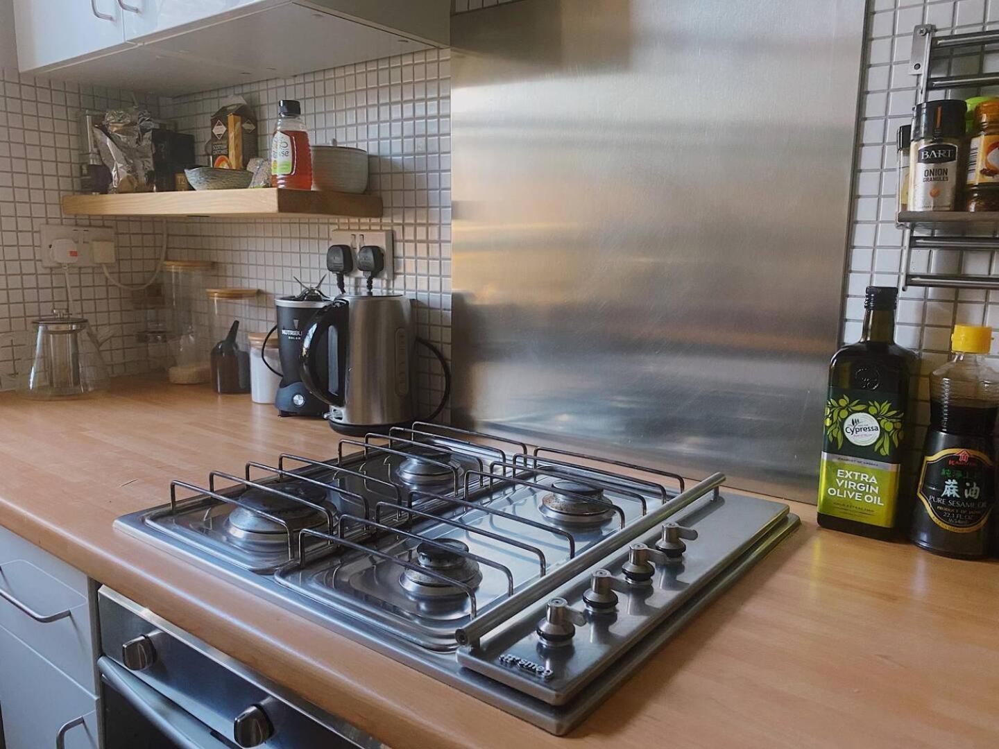 Beautiful 1 Bedroom Near Fields And Victoria Park