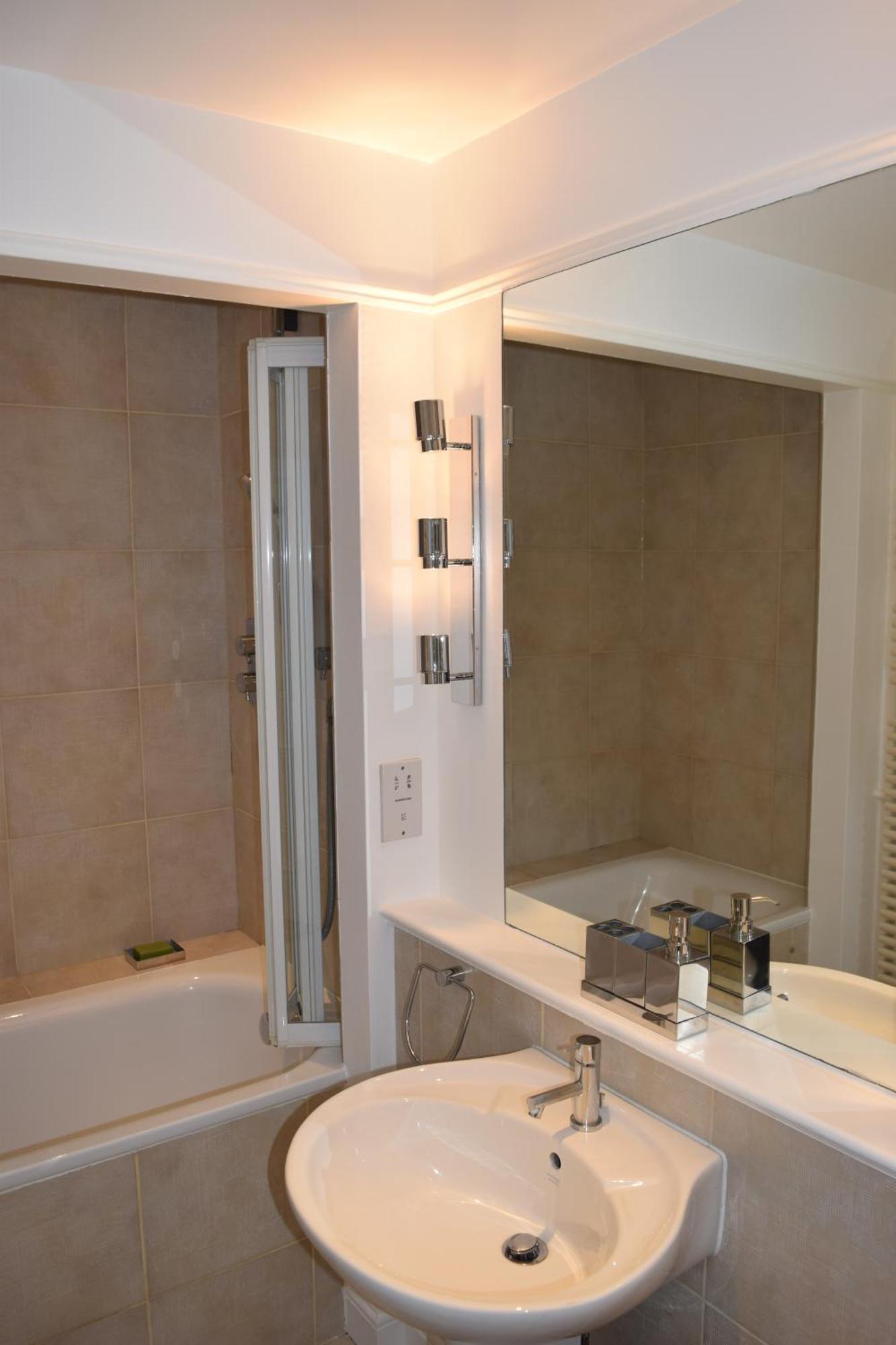 Prime Notting Hill, Luxurious 2 Beds, Roof Terrace * Londra