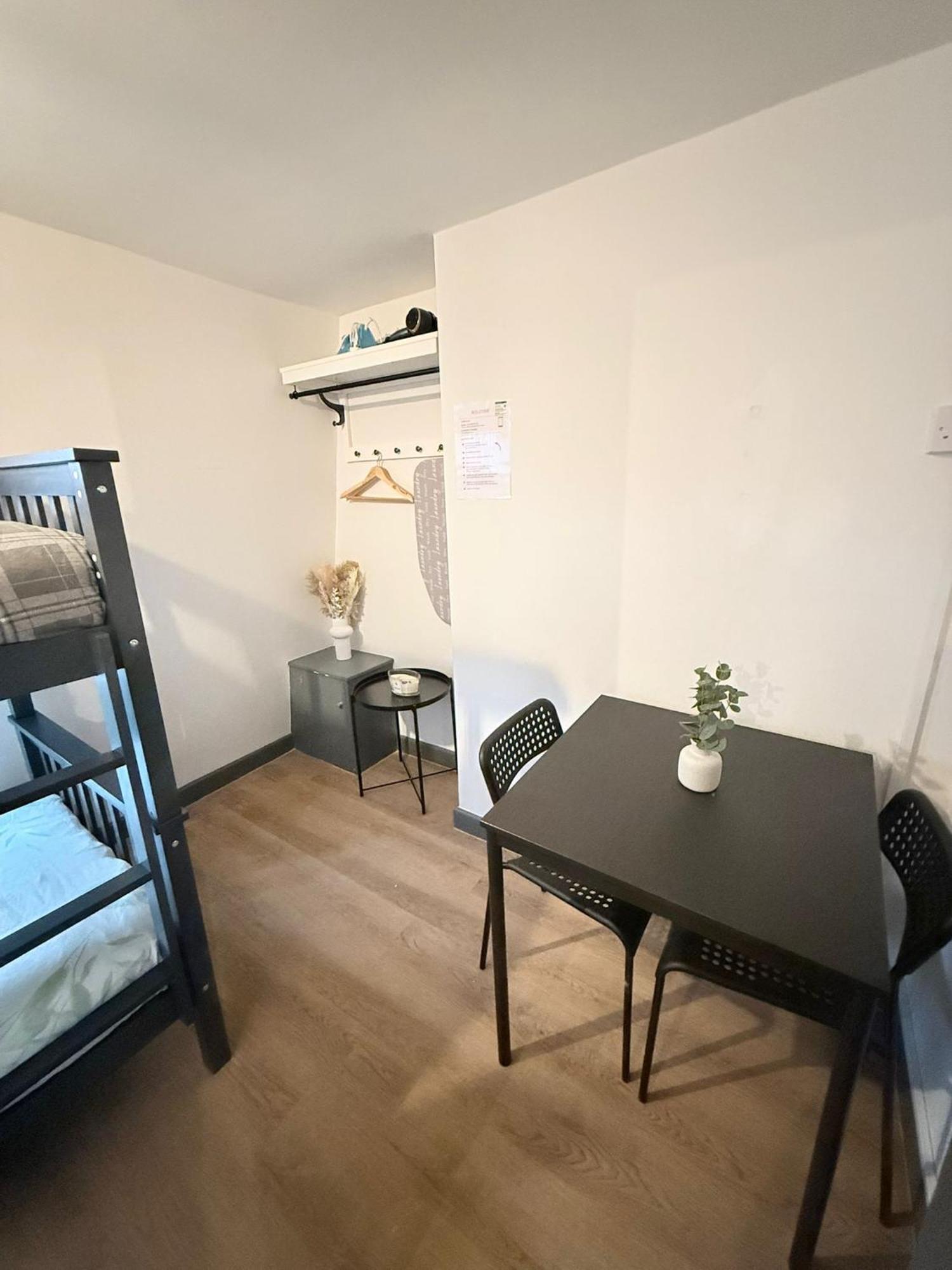 Cozy Guest Two Bedroom Flat * London