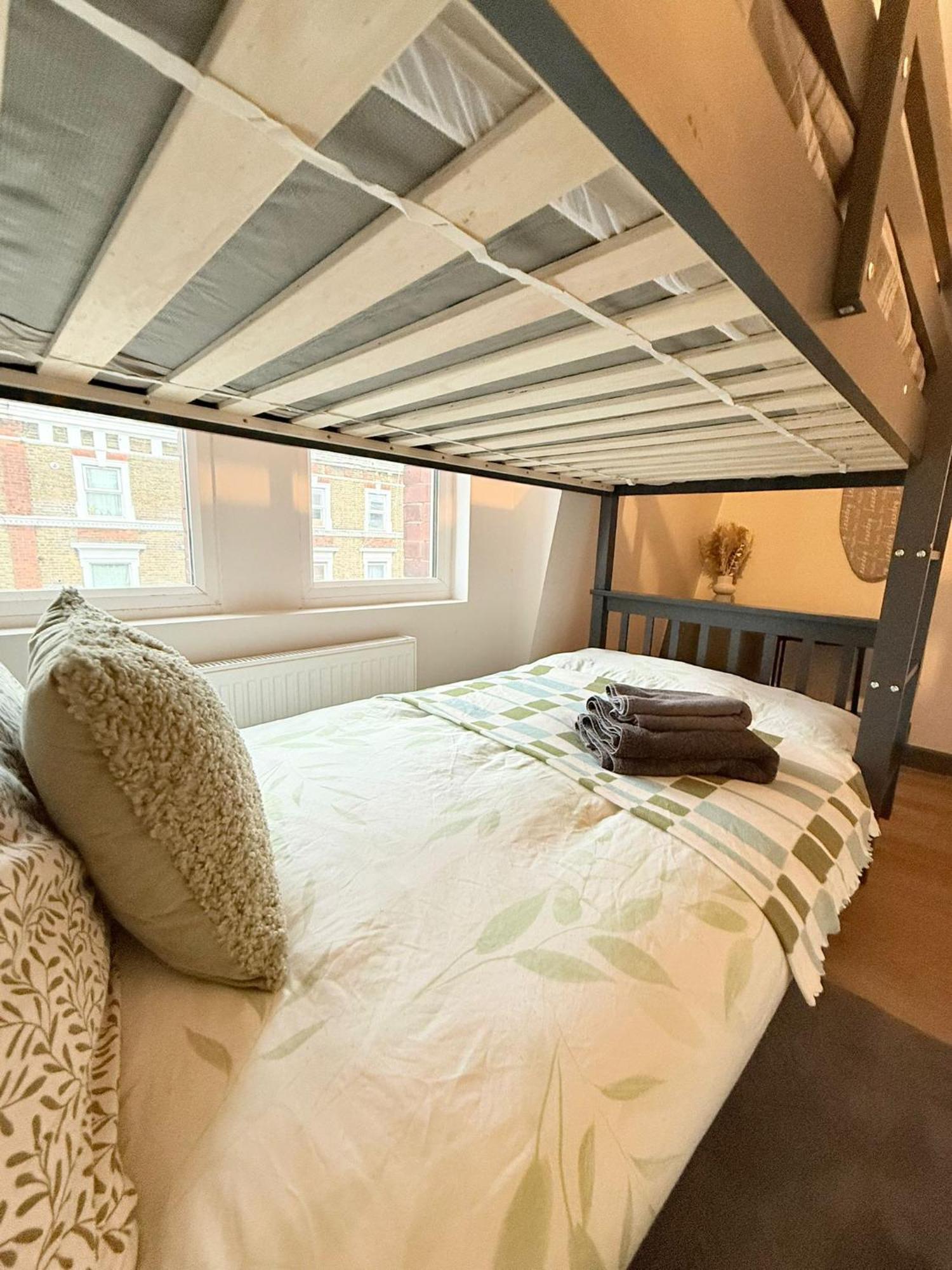 Cozy Guest Two Bedroom Flat Guest house *