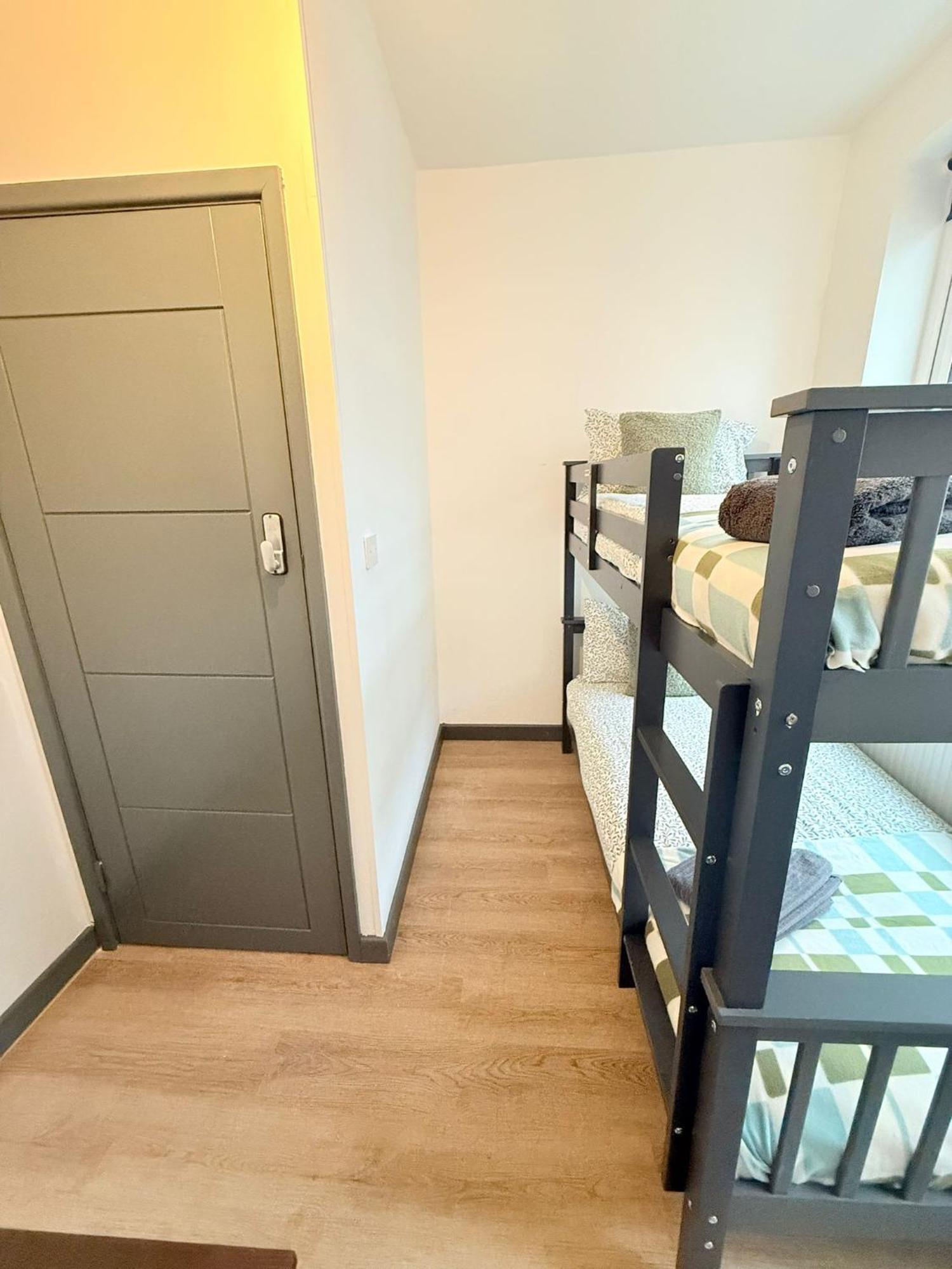 Cozy Guest Two Bedroom Flat * London