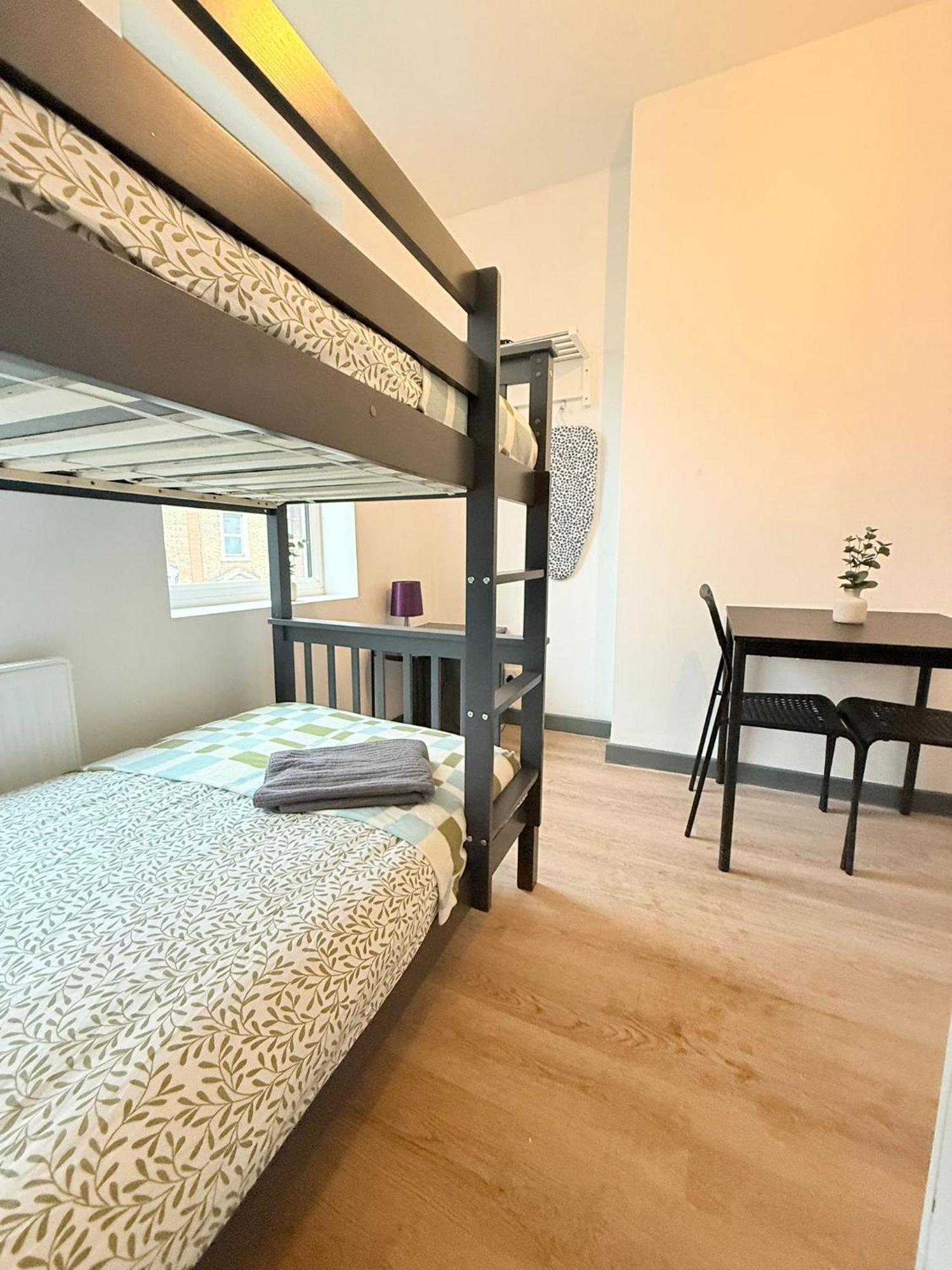 Gæstehus Cozy Guest Two Bedroom Flat London