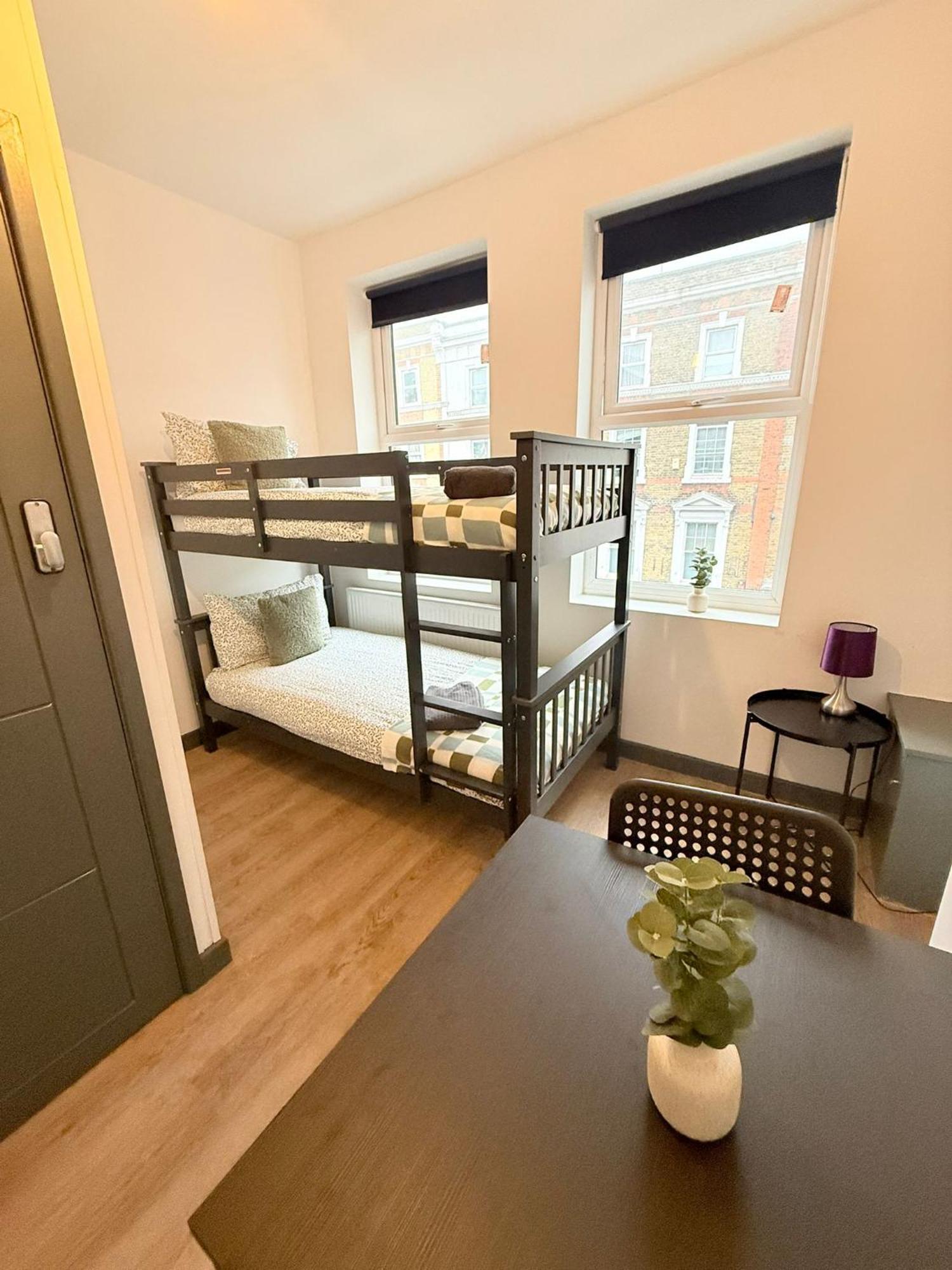 Guest house Cozy Guest Two Bedroom Flat *
