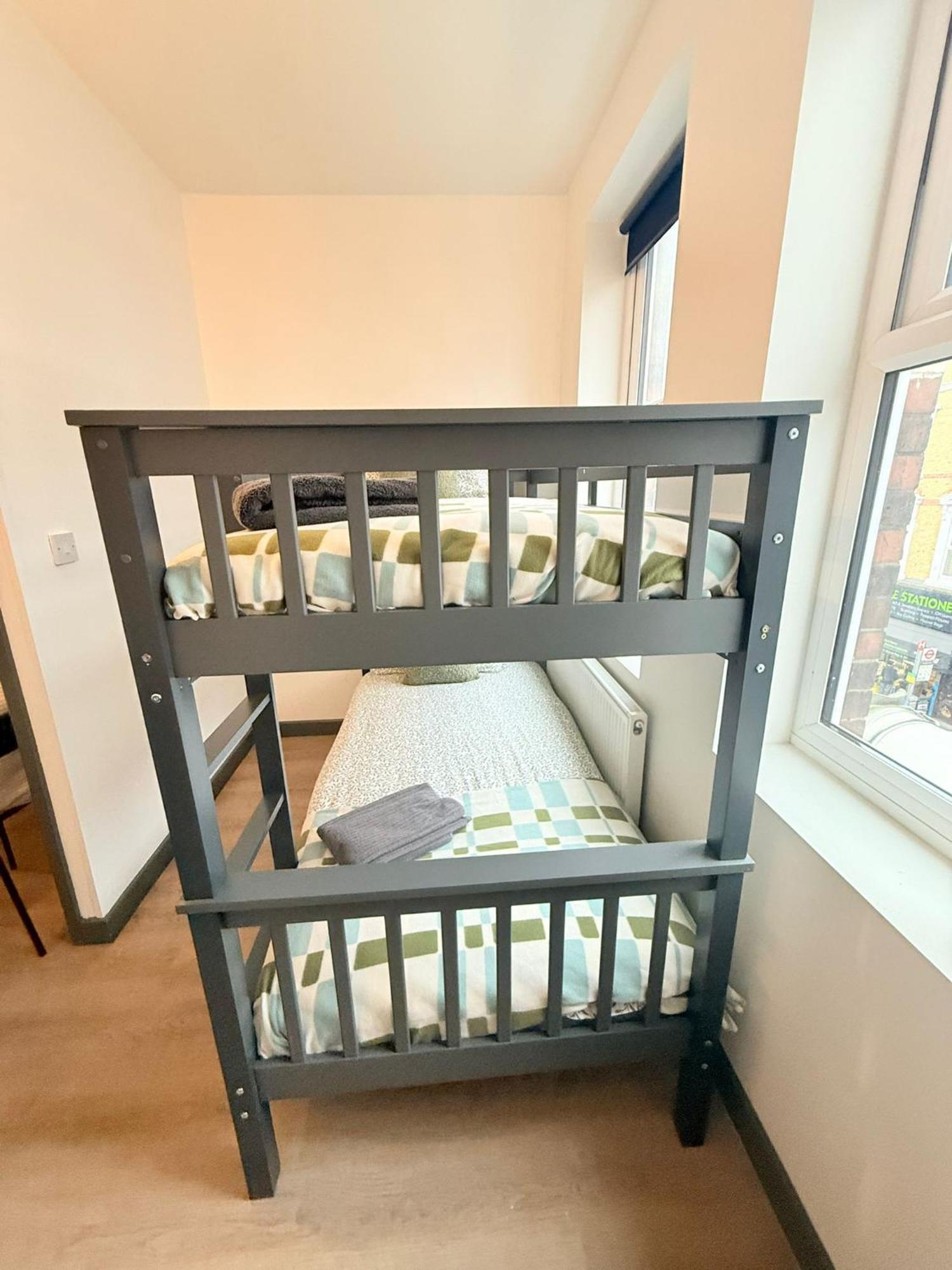 Cozy Guest Two Bedroom Flat Guest house