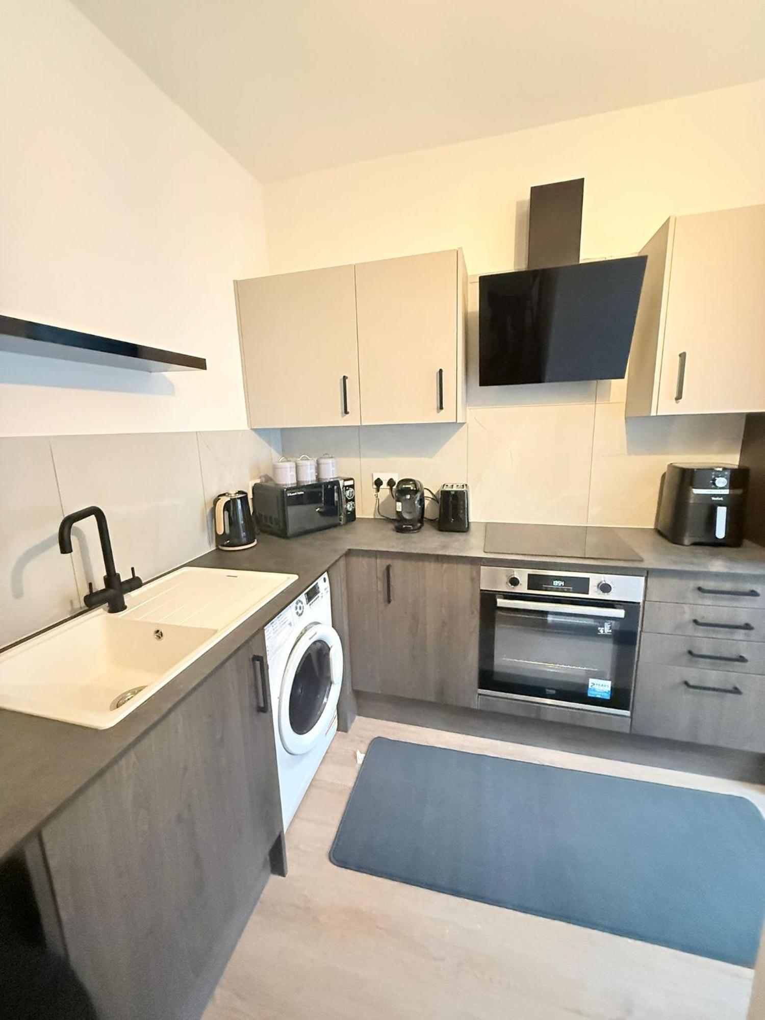 Cozy Guest Two Bedroom Flat Guest house