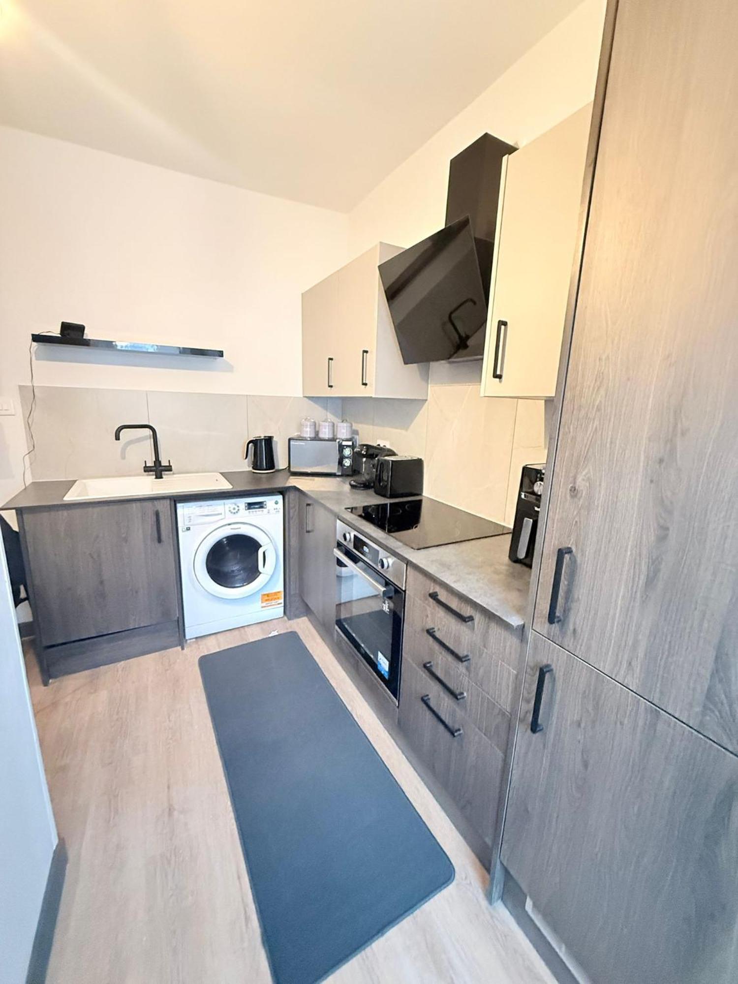 Cozy Guest Two Bedroom Flat Guest house