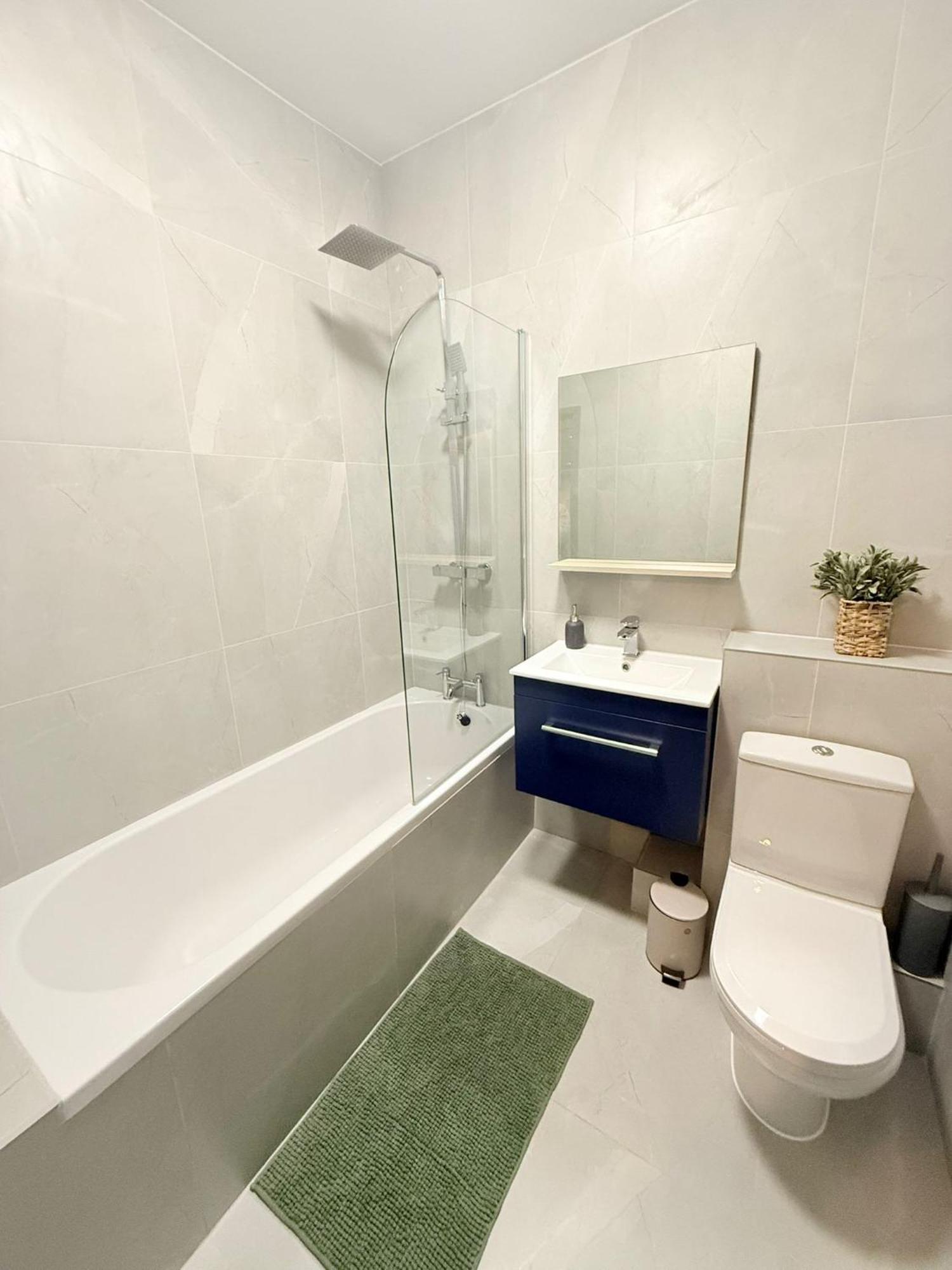 Cozy Guest Two Bedroom Flat London