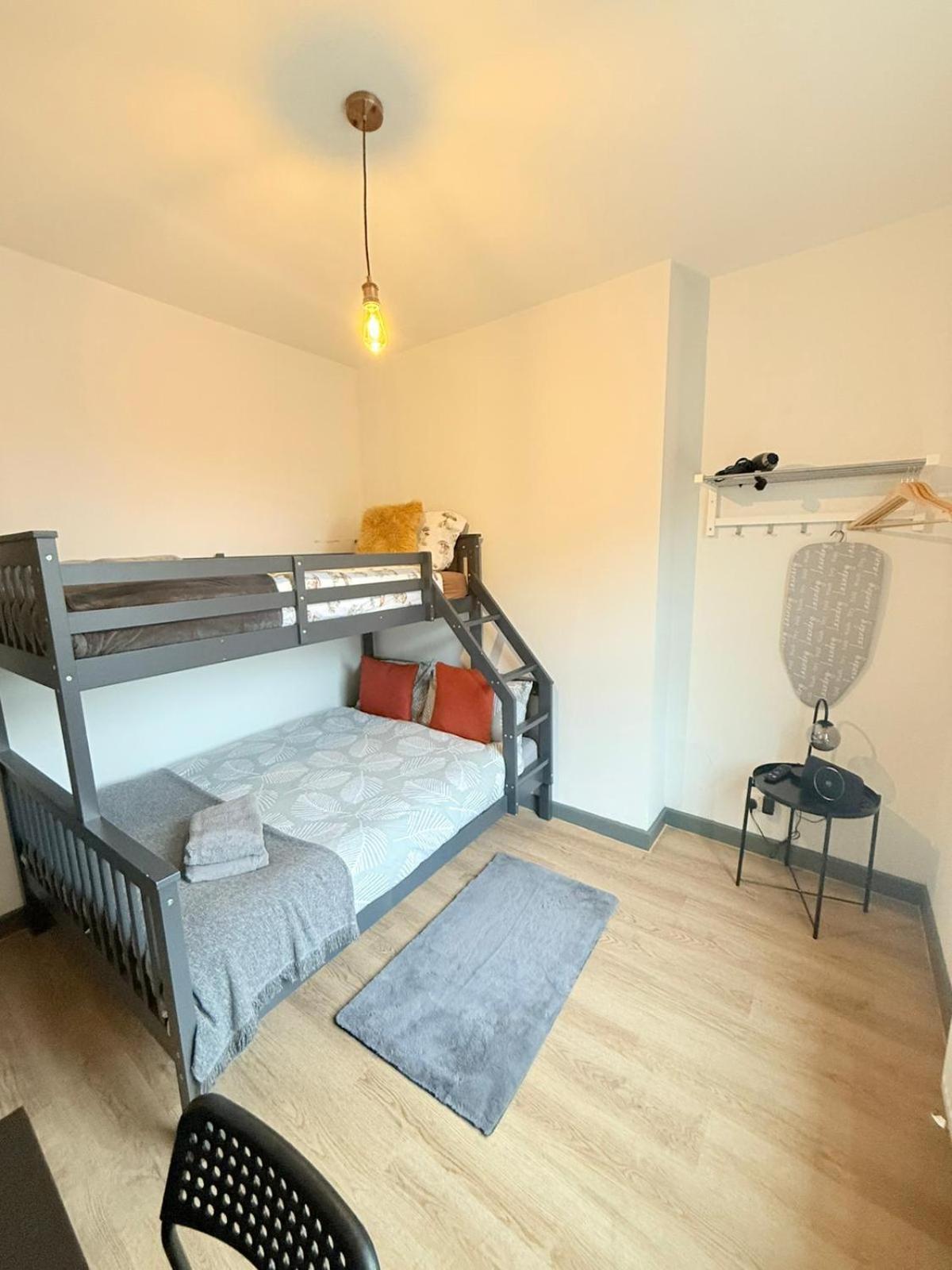 Cozy Guest Two Bedroom Flat Guest house *