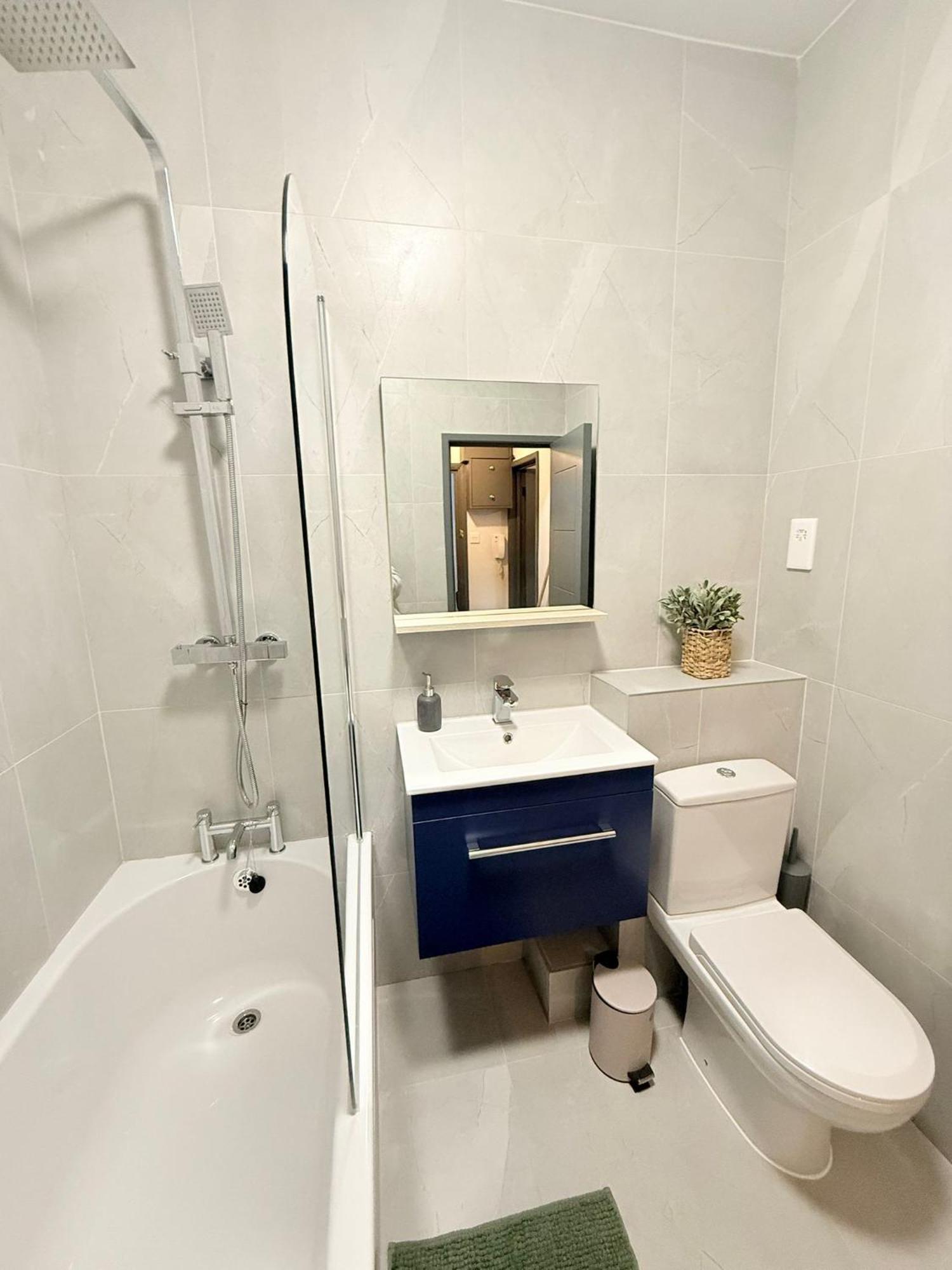 Guest house Cozy Guest Two Bedroom Flat *