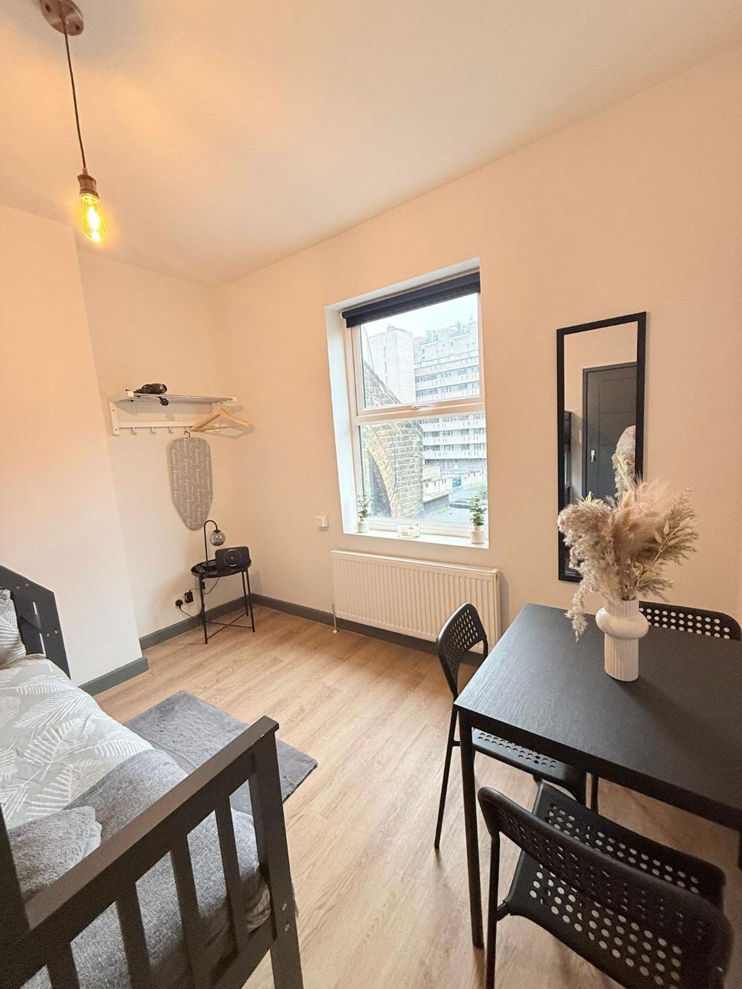 Cozy Guest Two Bedroom Flat London
