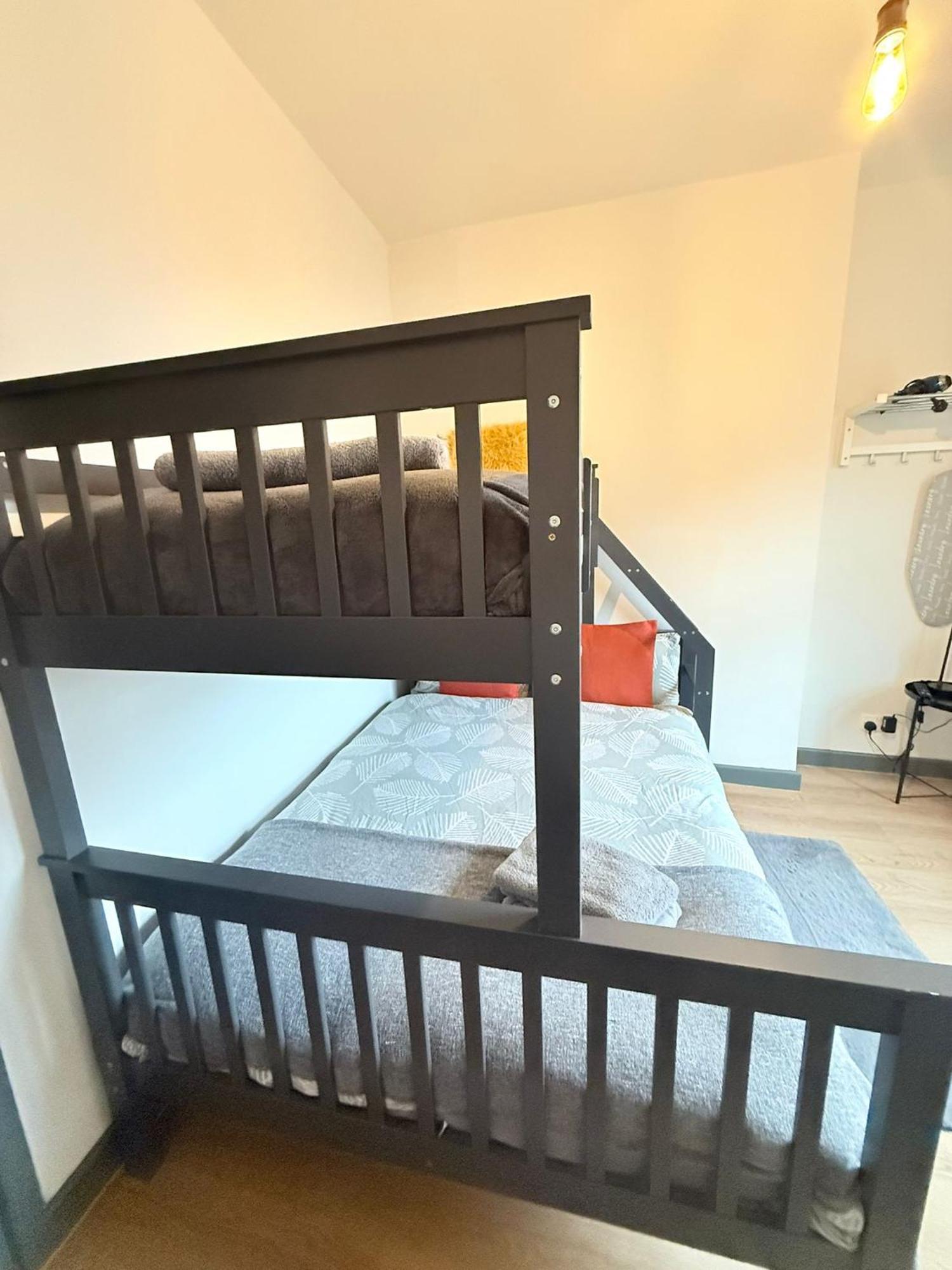 Guest house Cozy Guest Two Bedroom Flat London
